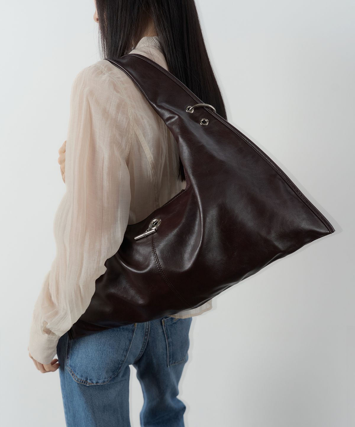 아포이(AFOYE) Pillow bag_brown(브라운)