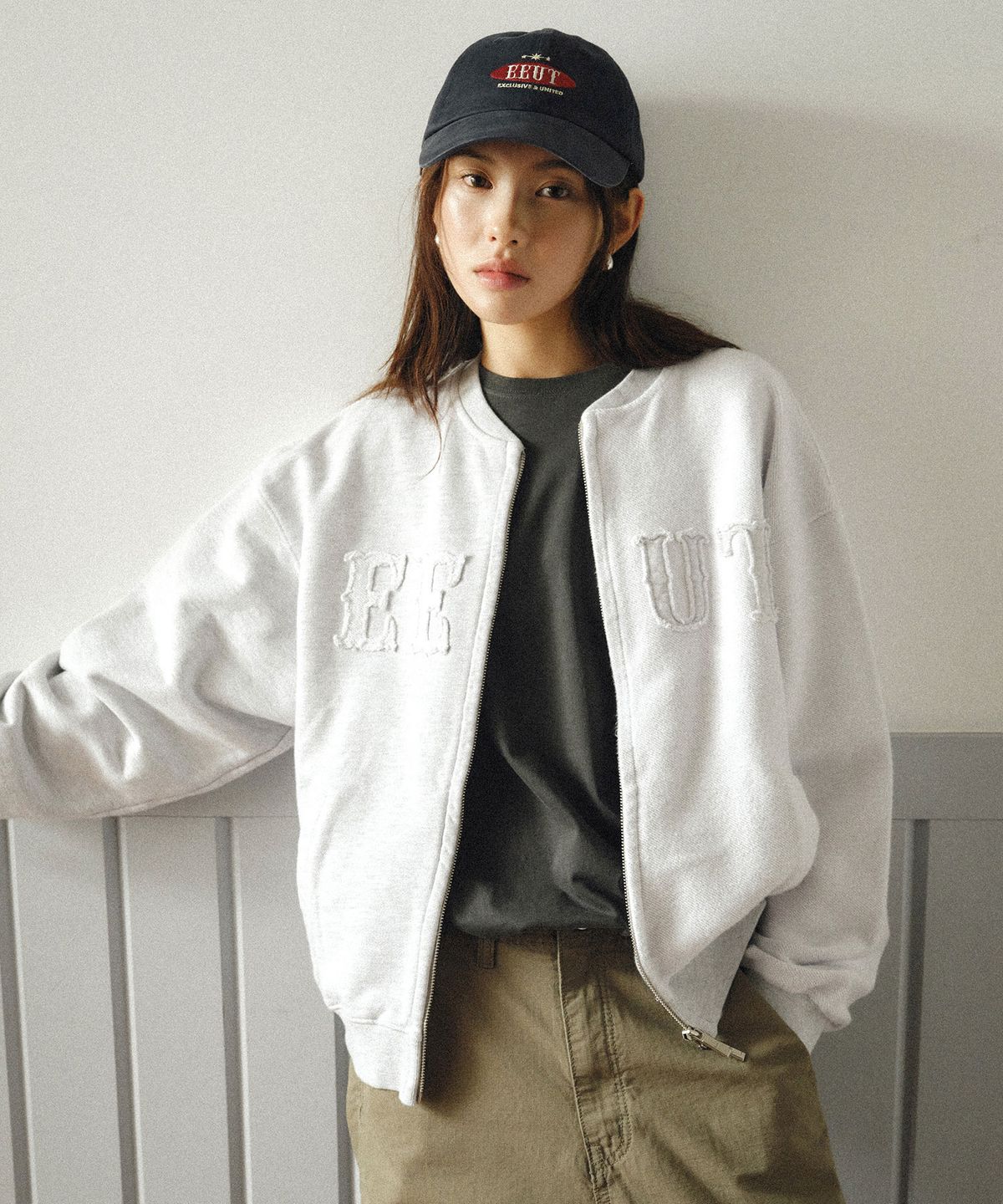 이우트(EEUT) EEUT APPLIQUE SWEAT ZIP UP / MELANGE WHITE