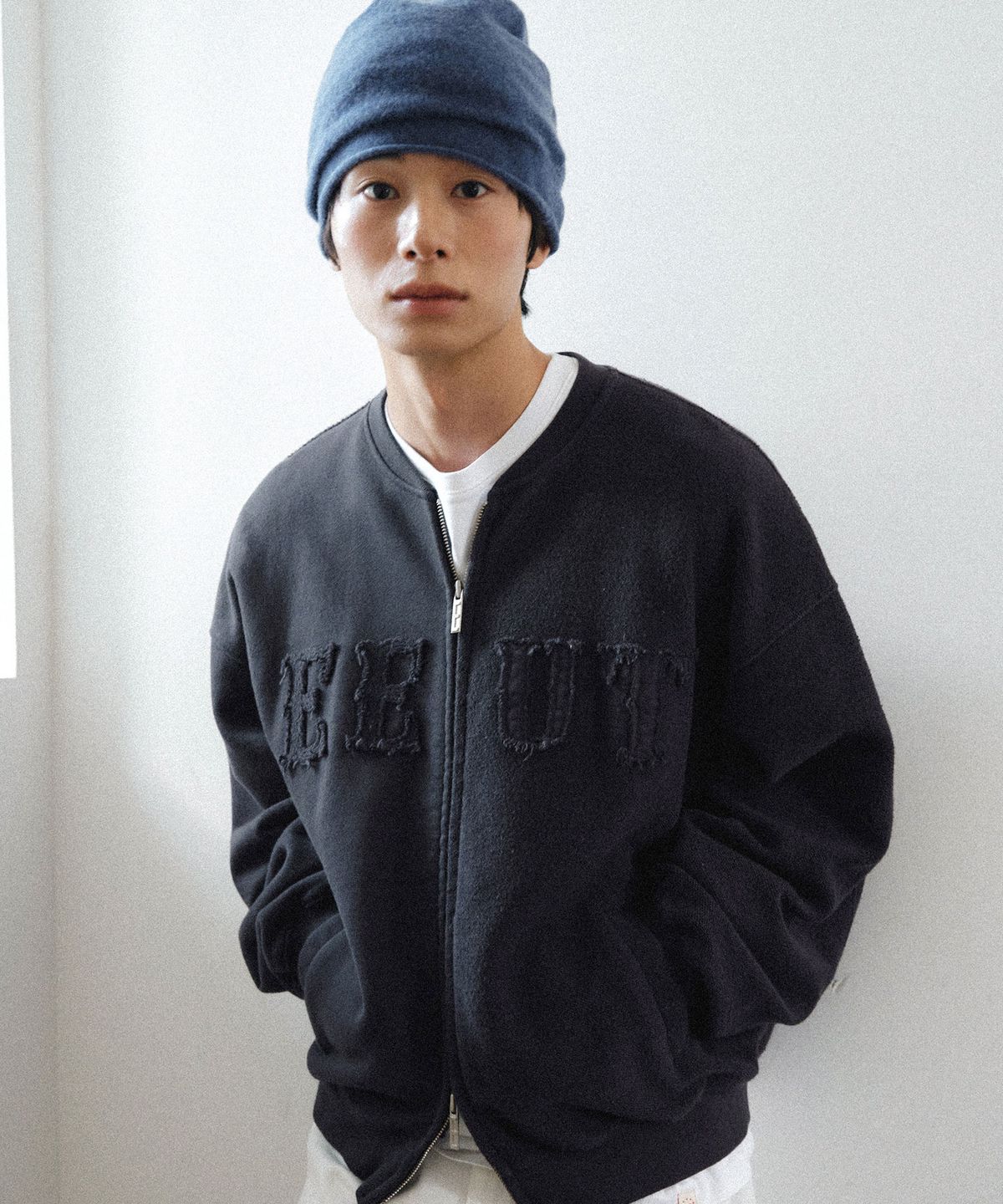 이우트(EEUT) EEUT APPLIQUE SWEAT ZIP UP / CHARCOAL
