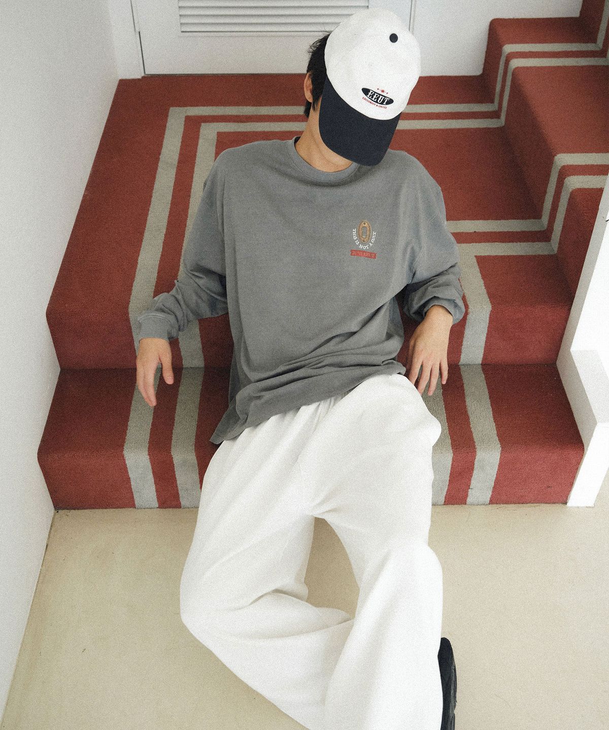 이우트(EEUT) JUST EEUT WASHED LONG SLEEVE / CHARCOAL