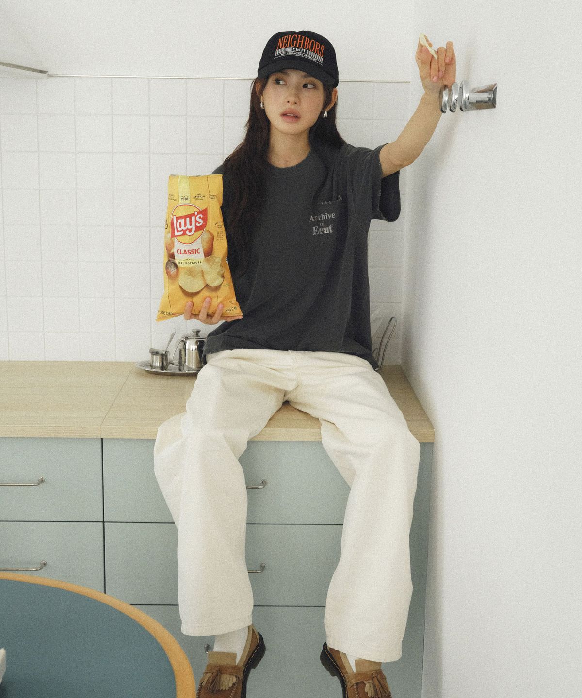 이우트(EEUT) ARCHIVE POCKET T-SHIRT / CHARCOAL