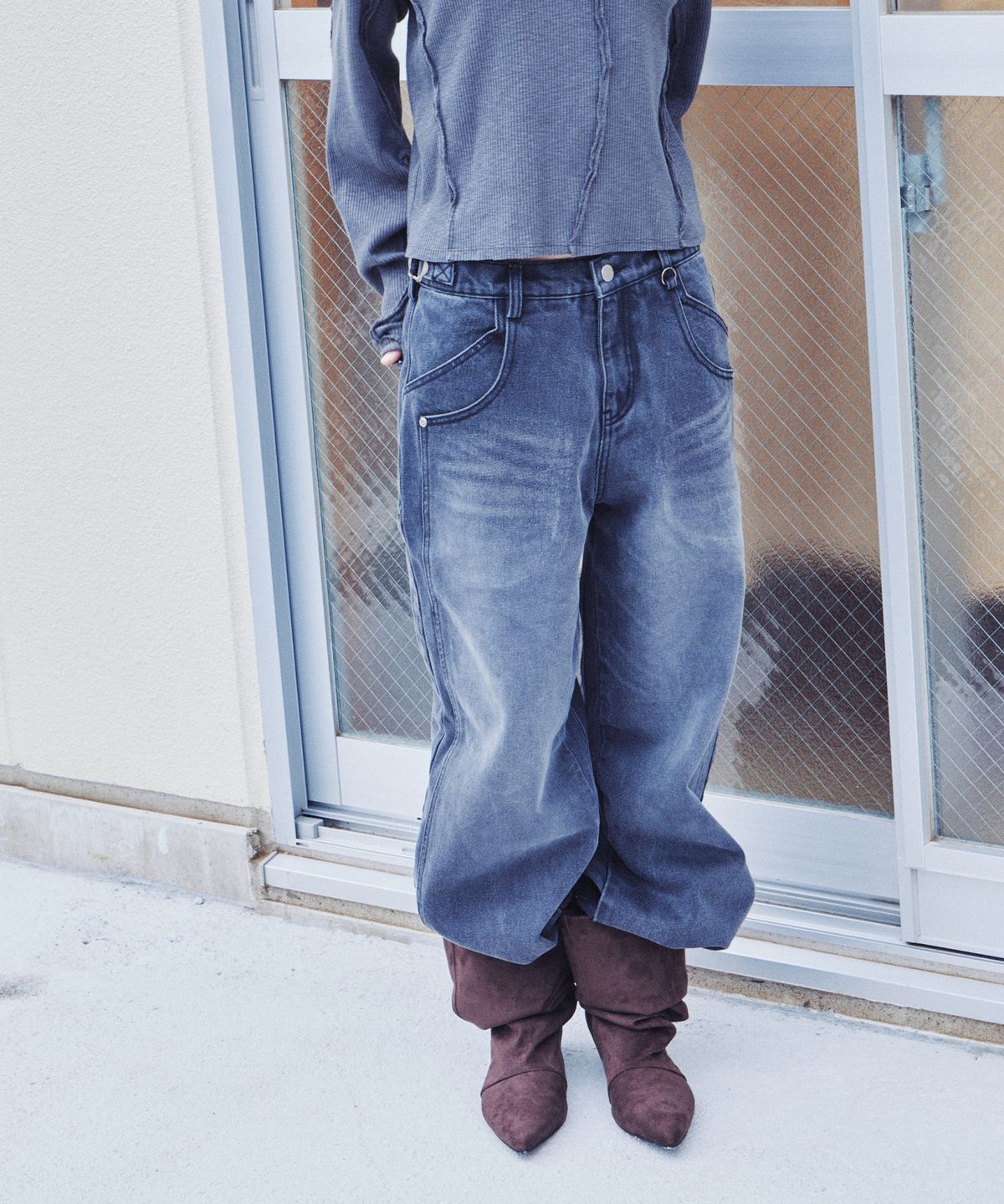 태리스(TAERIS) SIDE BUCKLE WASHED DENIM PANTS_BLACK