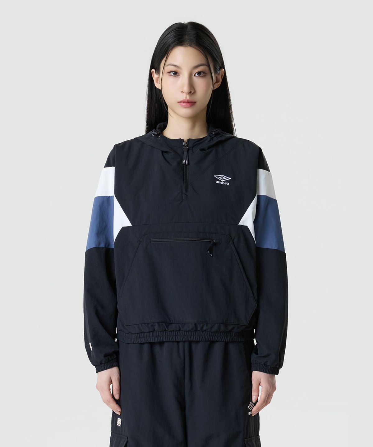 엄브로(UMBRO) 더비클럽 컬러블럭 후드형 아노락 블랙 UR324CWT95