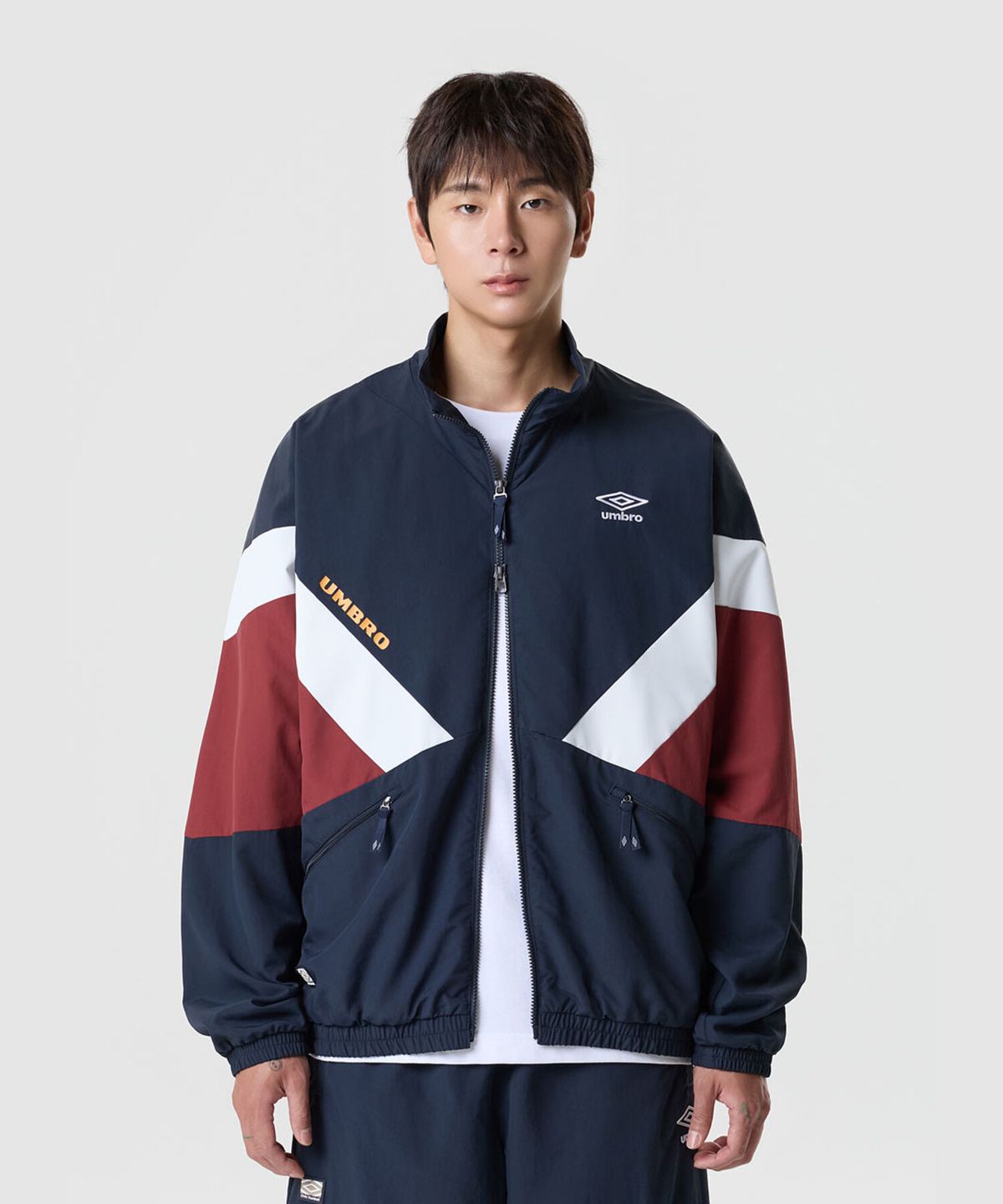 엄브로(UMBRO) 더비클럽 컬러블럭 스탠넥 바람막이 자켓 네이비 UR324CJK94