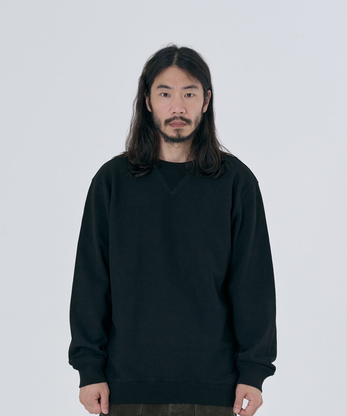 유니버셜 오버롤(UNIVERSAL OVERALL) ESSENTIAL SWEATSHIRTS BLACK