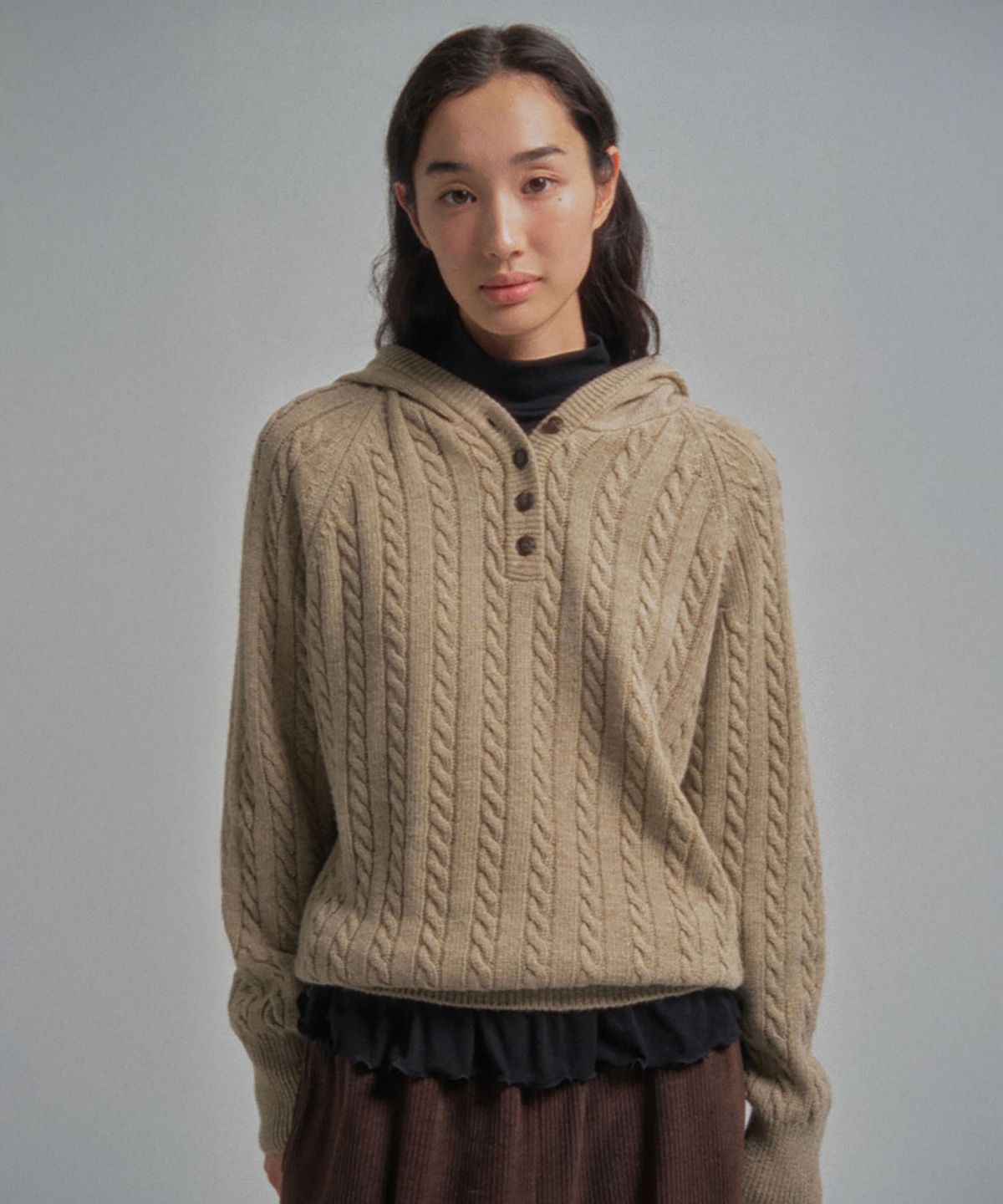 망고매니플리즈(MANGO MANY PLEASE) COON FRILL TURTLE TEE_BLACK