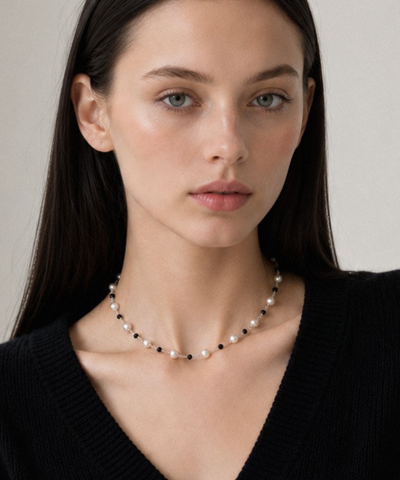 V9 Essential 10 Black Ball Pearl Necklace