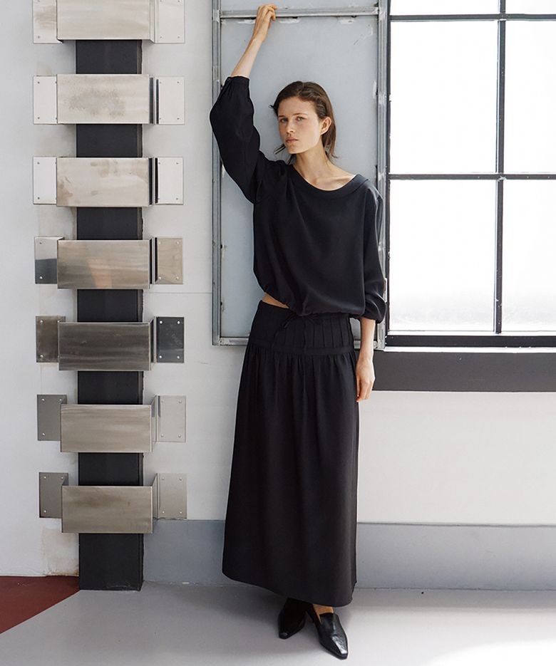 SK014 Muted Pintuck Skirt (Black)