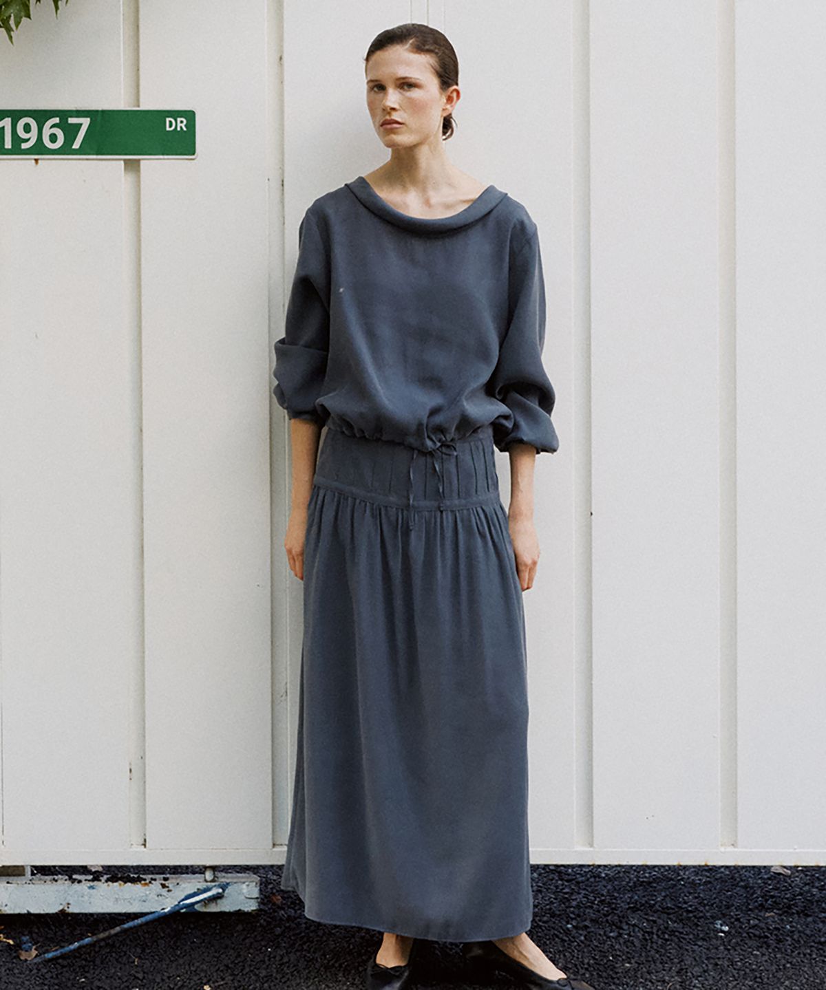 노우드(NOEUD) SK014 Muted Pintuck Skirt (Dark Grey)