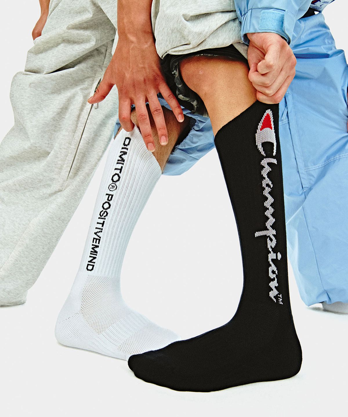 디미토(DIMITO) [CHAMPION x DIMITO] SCRIPT CREW SOCKS BLACK