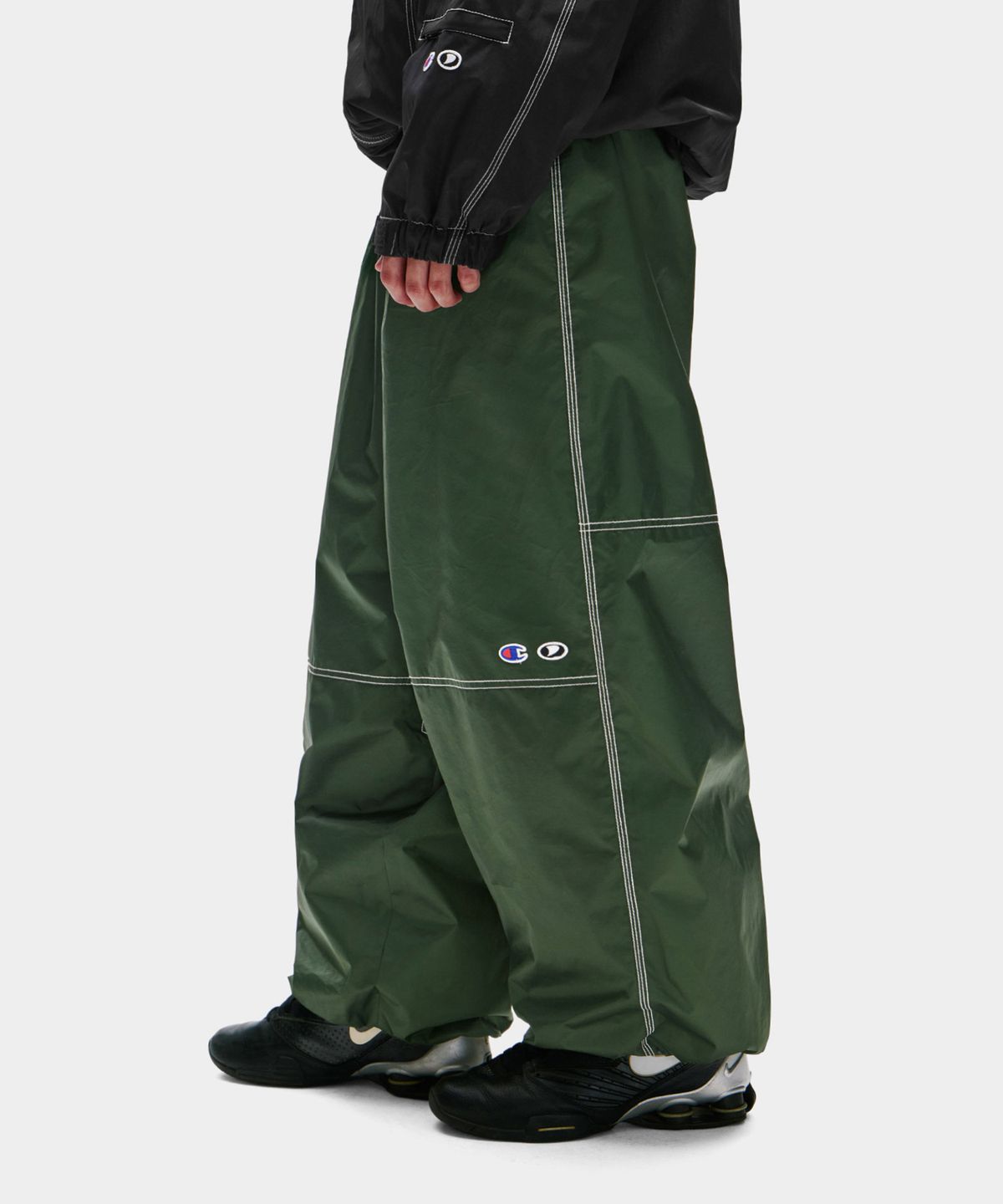 디미토(DIMITO) [CHAMPION x DIMITO] STITCH BANDED PANTS (WIDE FIT LV.2) DARK GREEN