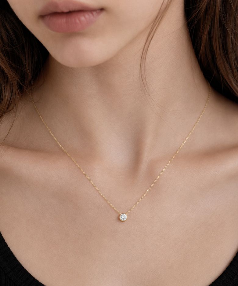 V9 Essential 34 Mini Bezel Necklace