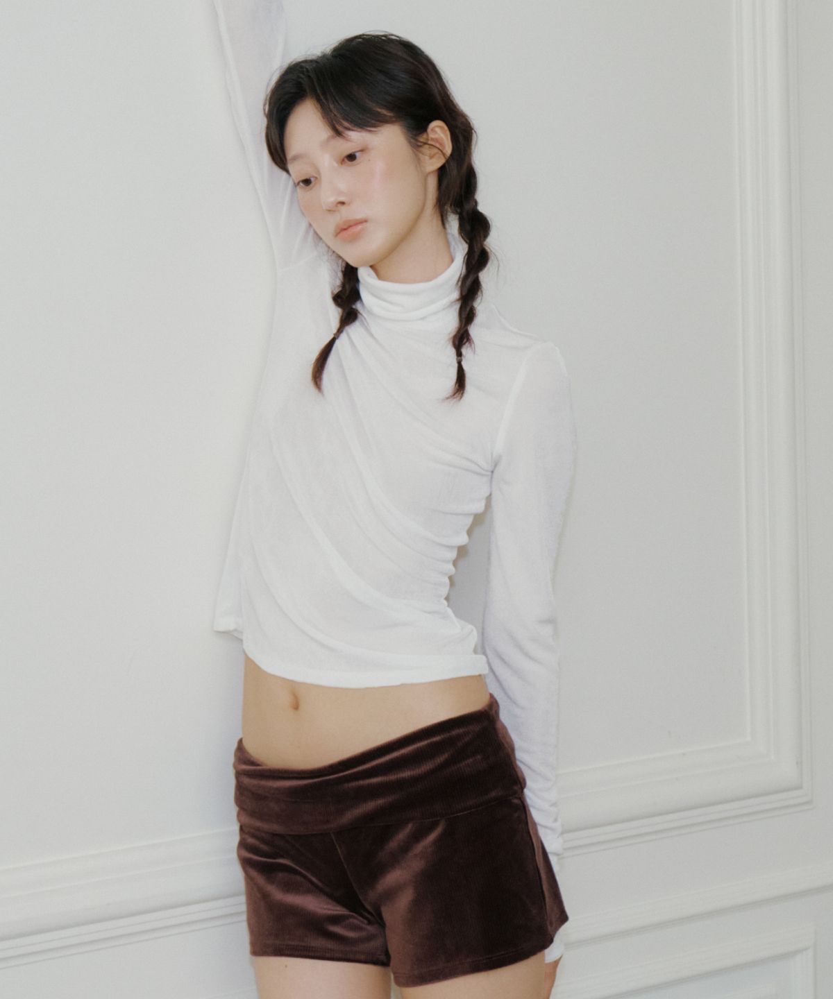르시스(RESIS) 글로시 터틀넥 티셔츠 [WHITE] / RF3LTS504