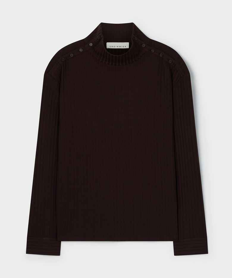 BUTTONED SHOULDER TURTLENECK TOP (BROWN)