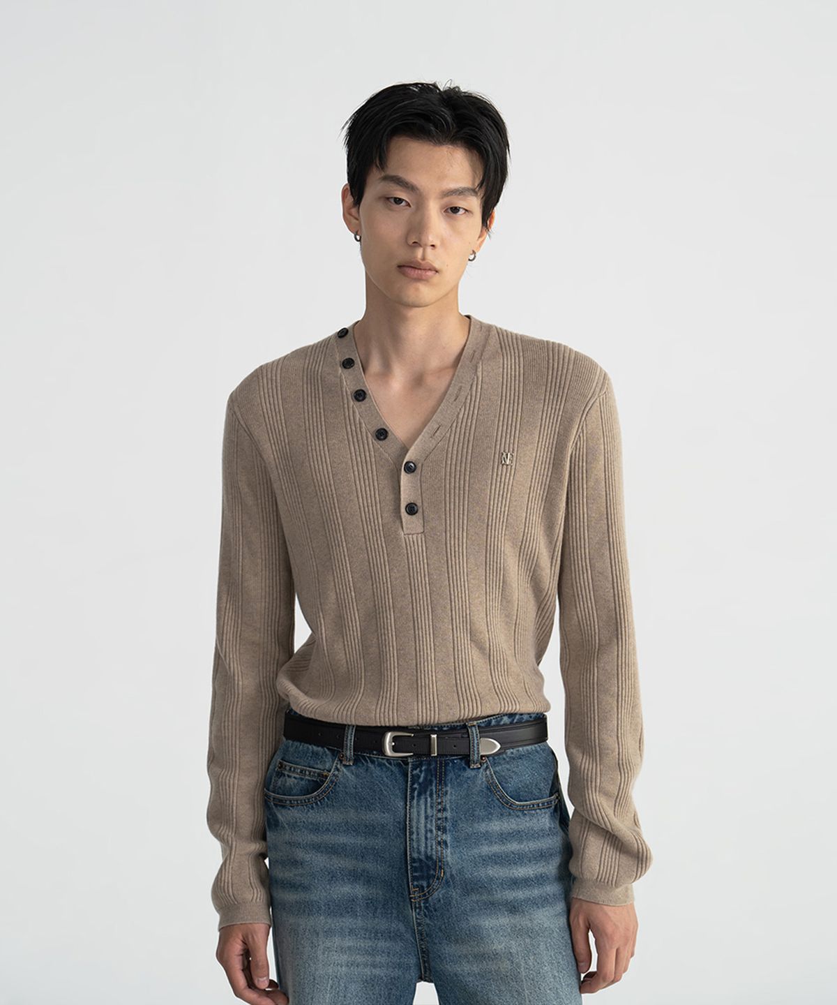 노이스(NOICE) (UNI) MERINO WOOL V-NECK RIBBED KNIT TOP - BEIGE