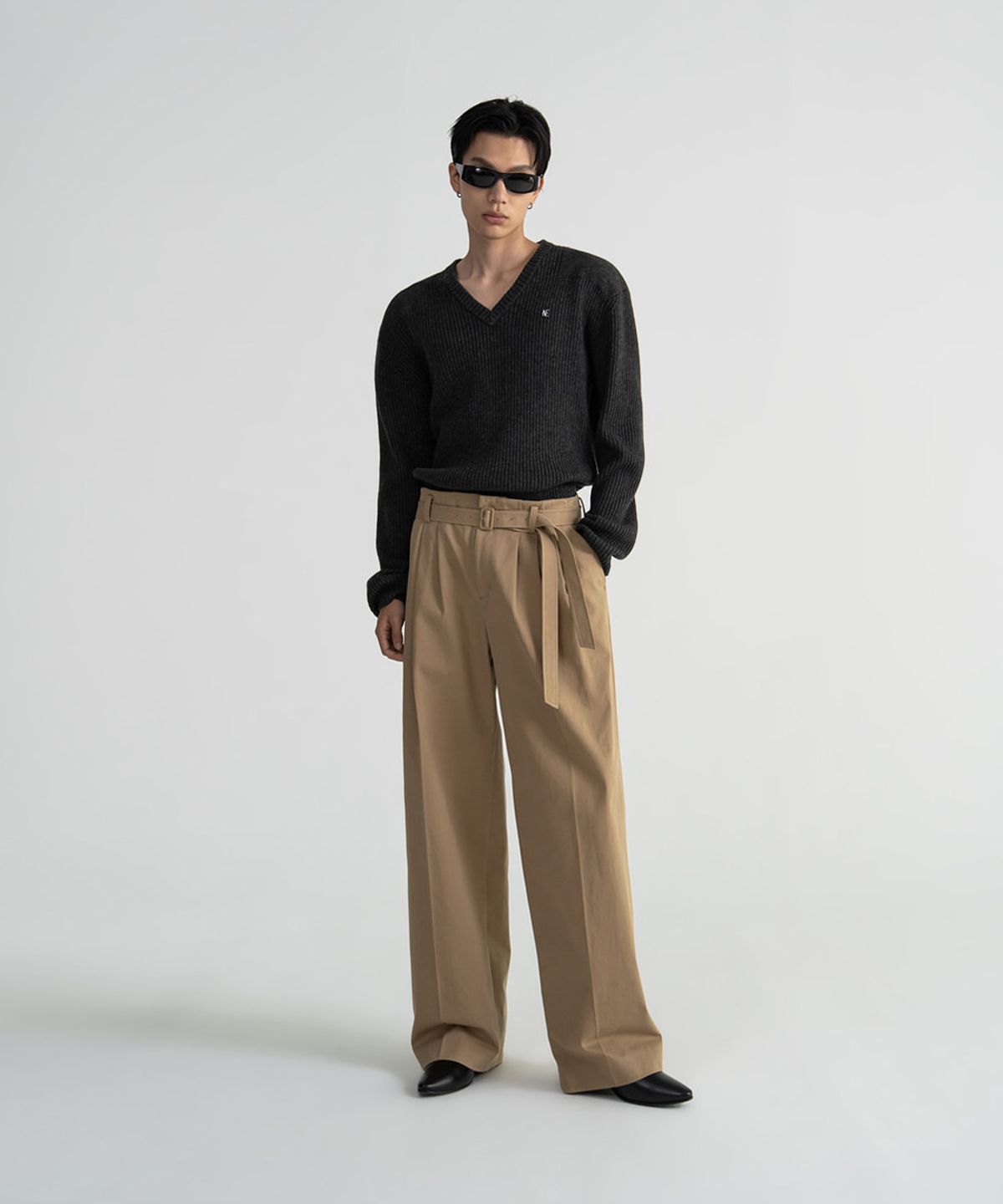 노이스(NOICE) (UNI) TWILL PLEATED WIDE PANTS - BEIGE
