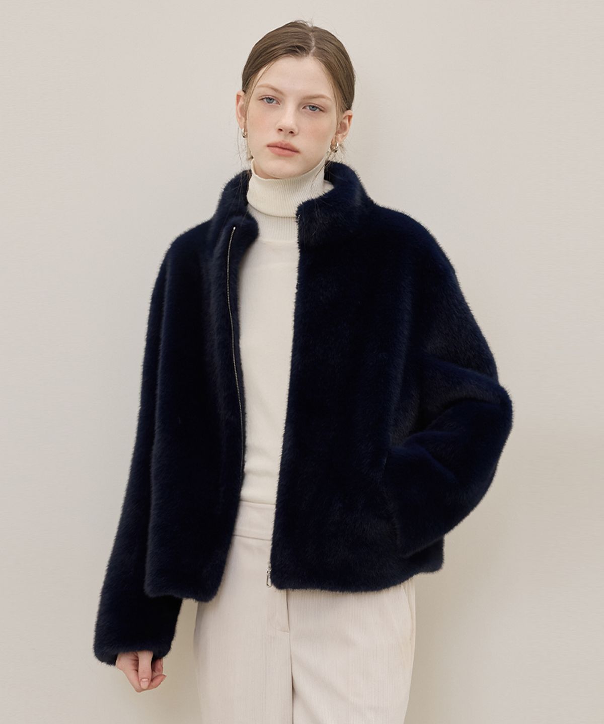 히이크(HYYK) Half Neck Faux Fur Jacket_Black