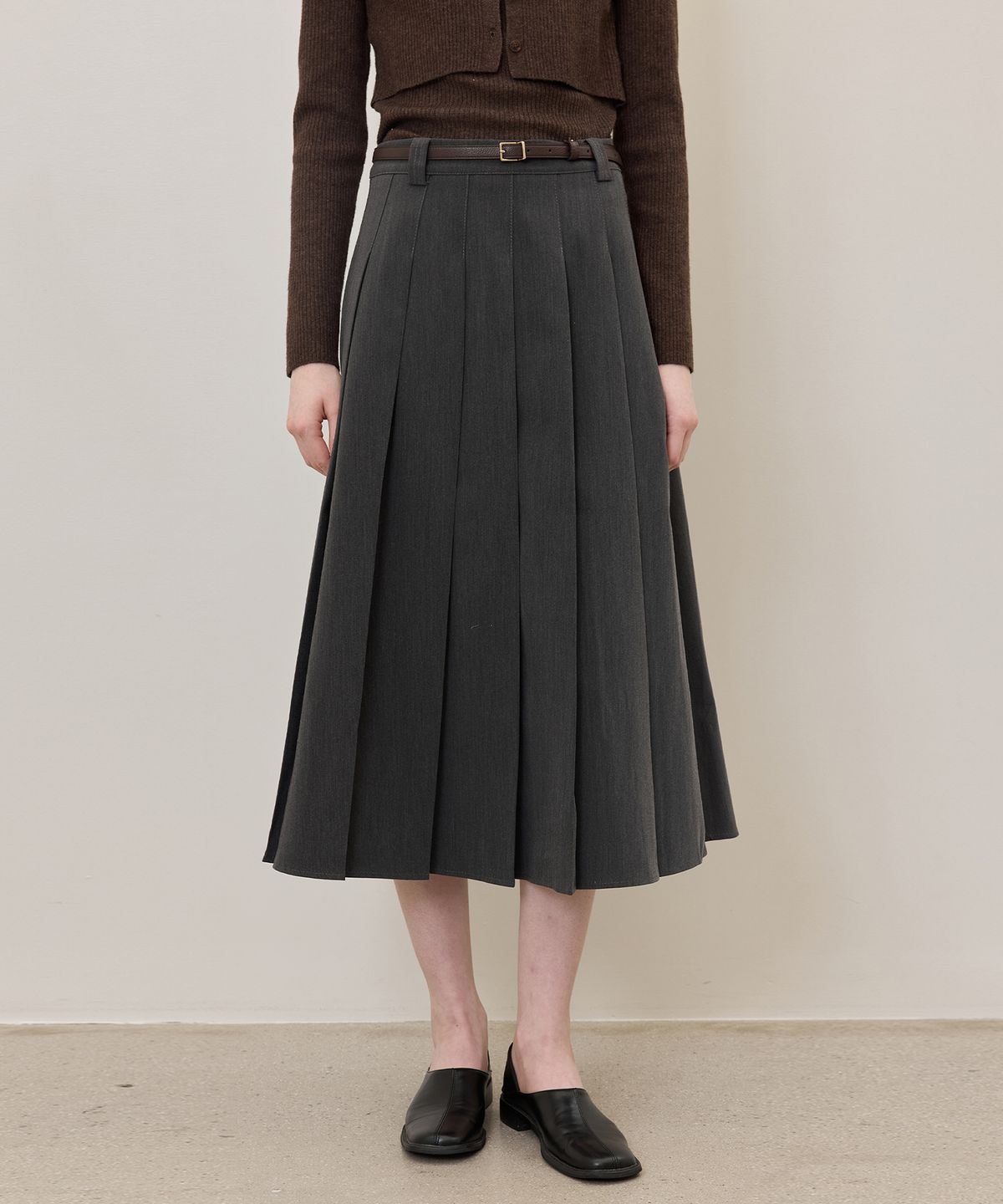 히이크(HYYK) Urban Pleats Skirt_Charcoal