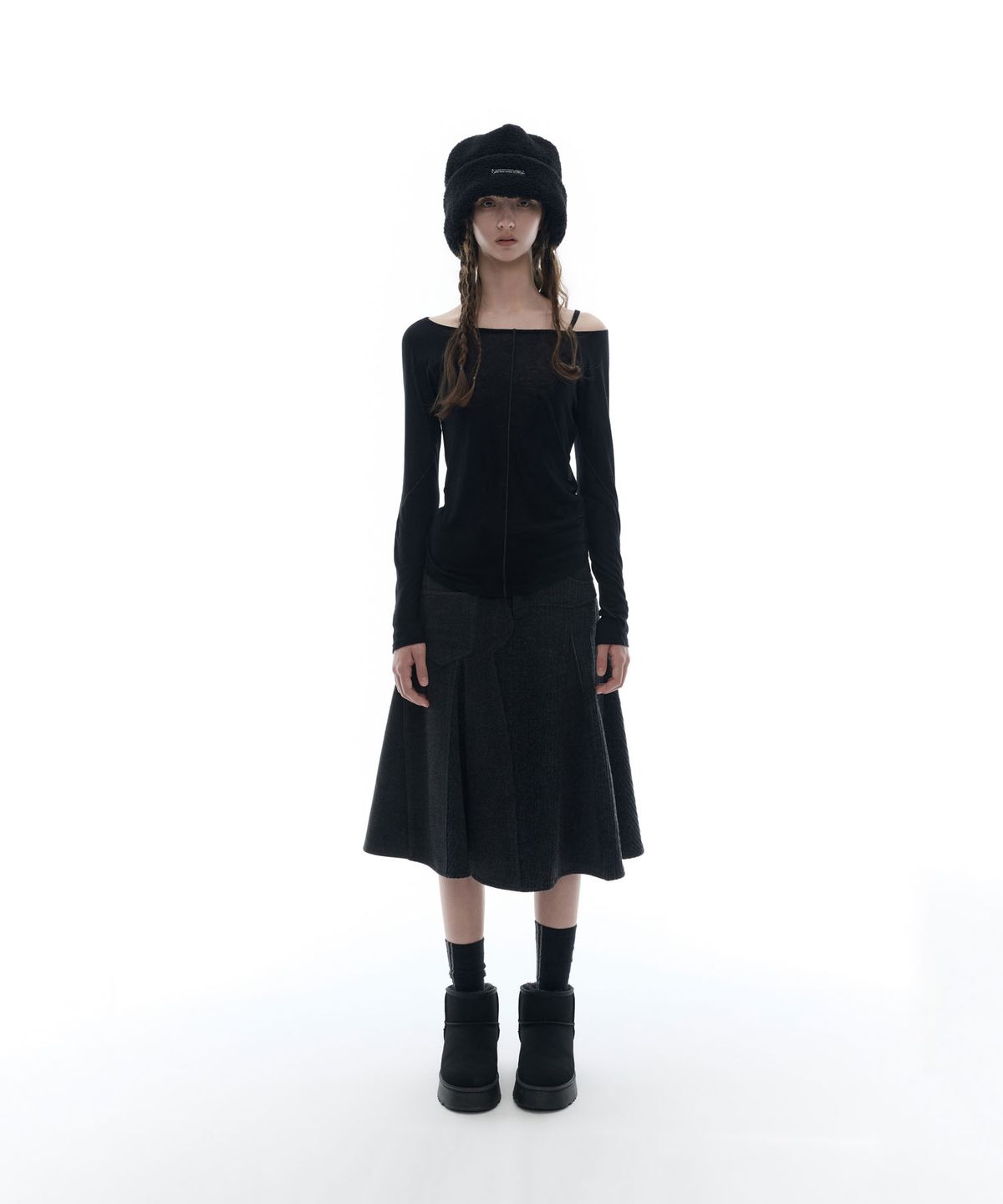 오호스(OJOS) Raw-Cut Knit Midi Skirt / Charcoal