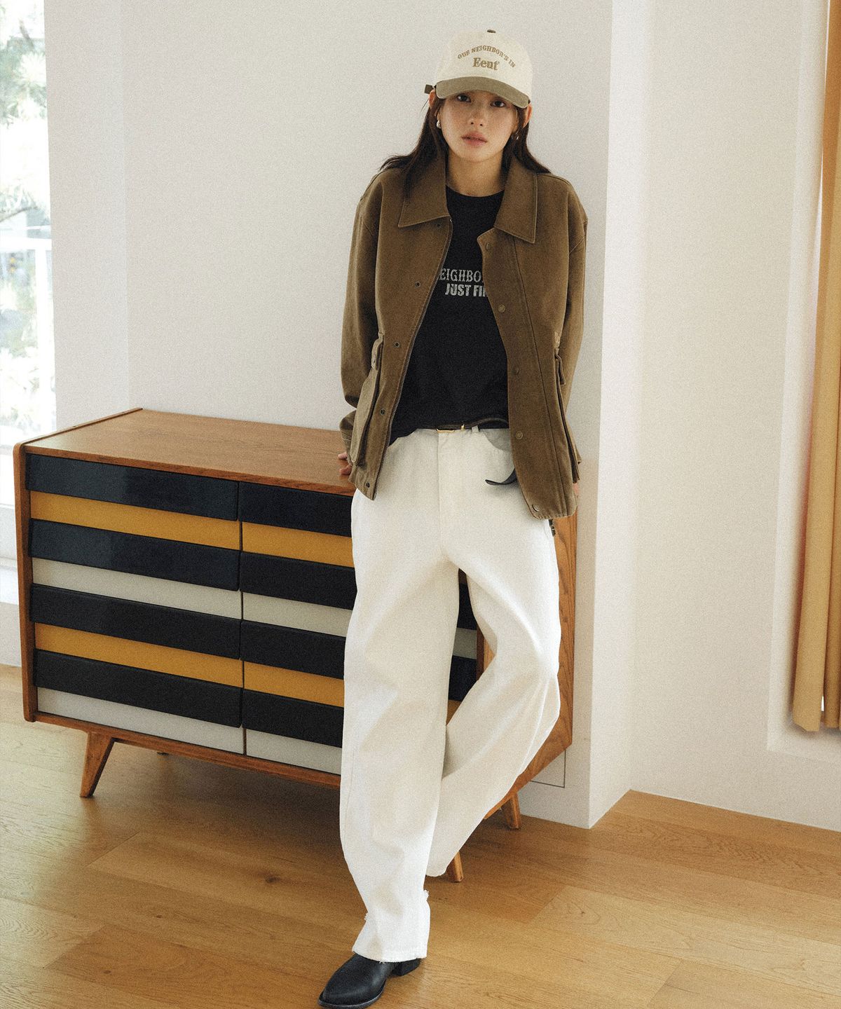 이우트(EEUT) EEUT CURVED DENIM PANTS / WHITE