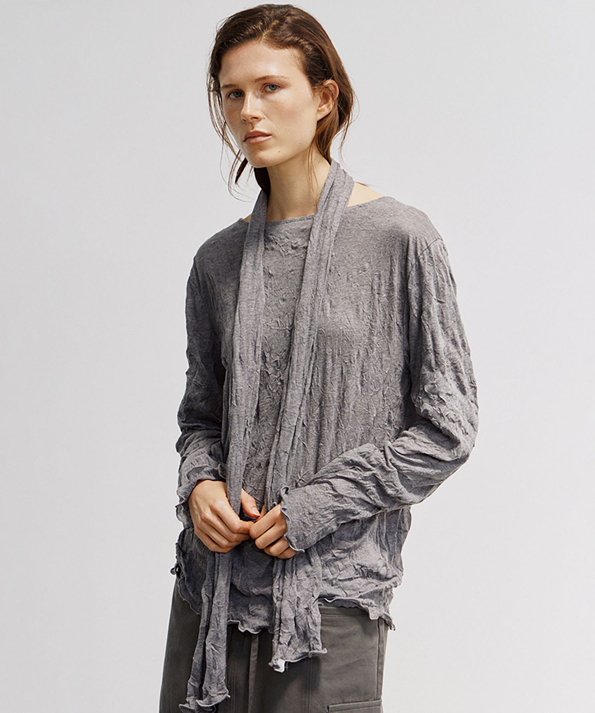 노우드(NOEUD) ACC02 Wrinkle Boat-Neck Scarf (Charcoal)