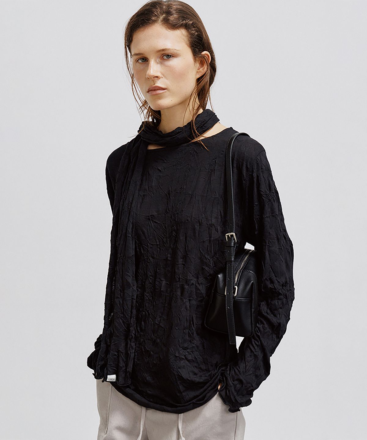노우드(NOEUD) ACC02 Wrinkle Boat-Neck Scarf (Black)