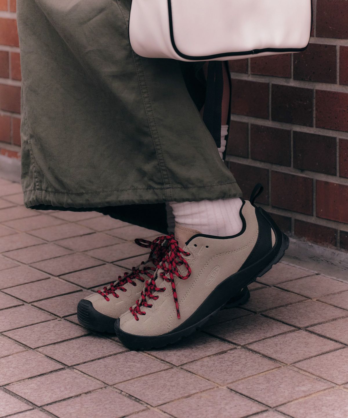 킨(KEEN) 재스퍼 여성 스니커즈 SILVER MINK