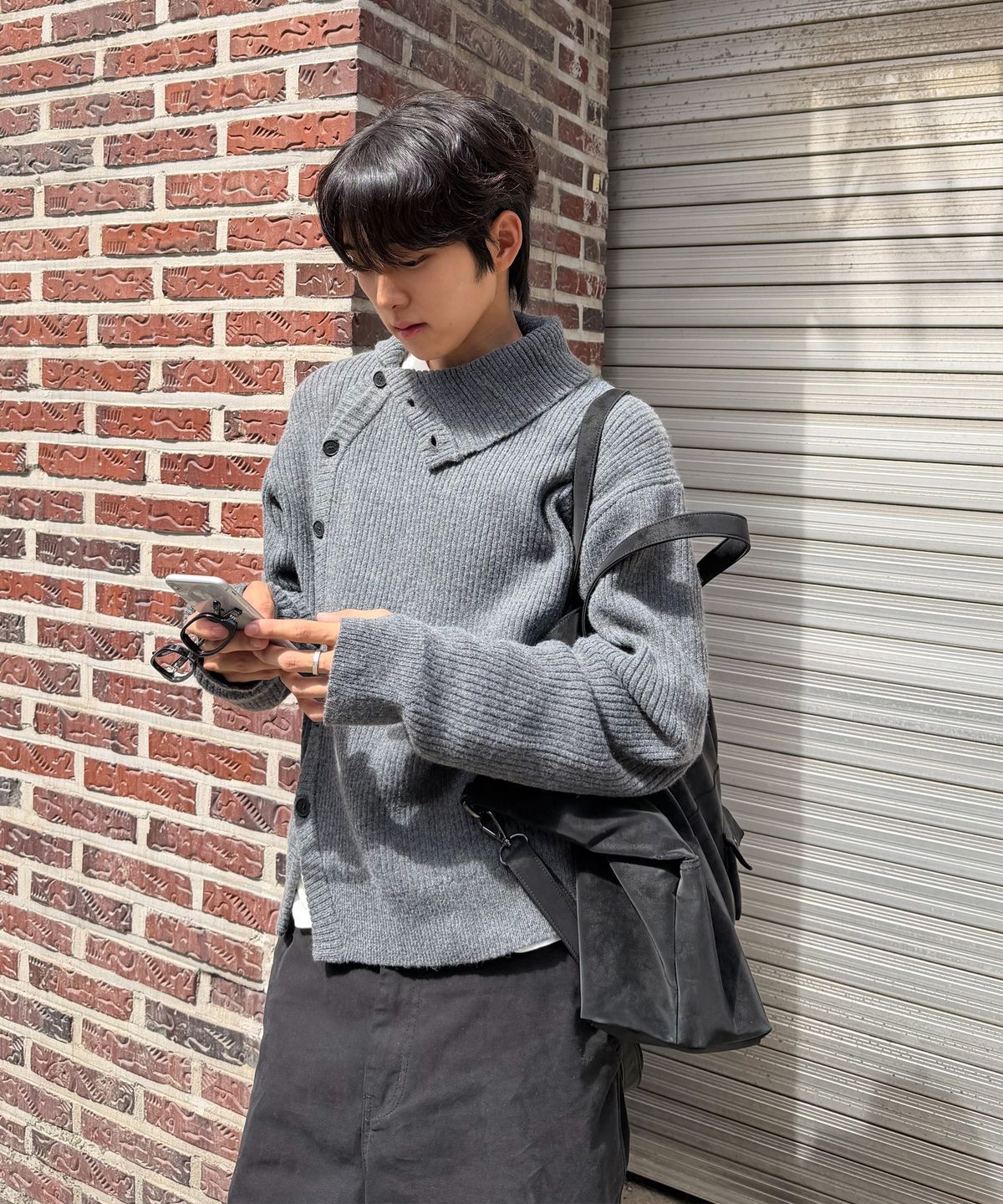미세키서울 맨(MISEKISEOUL MEN) High neck side button knit CHARCOAL