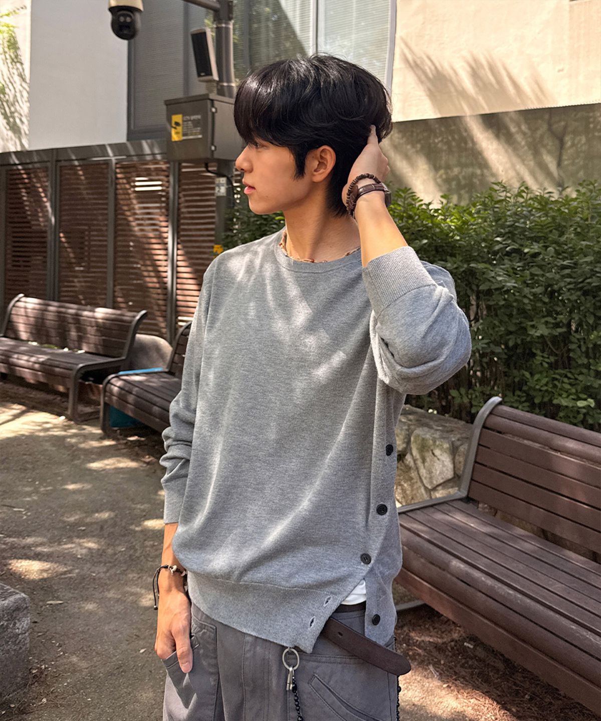 미세키서울 맨(MISEKISEOUL MEN) Asymmetric slit button knit GREY