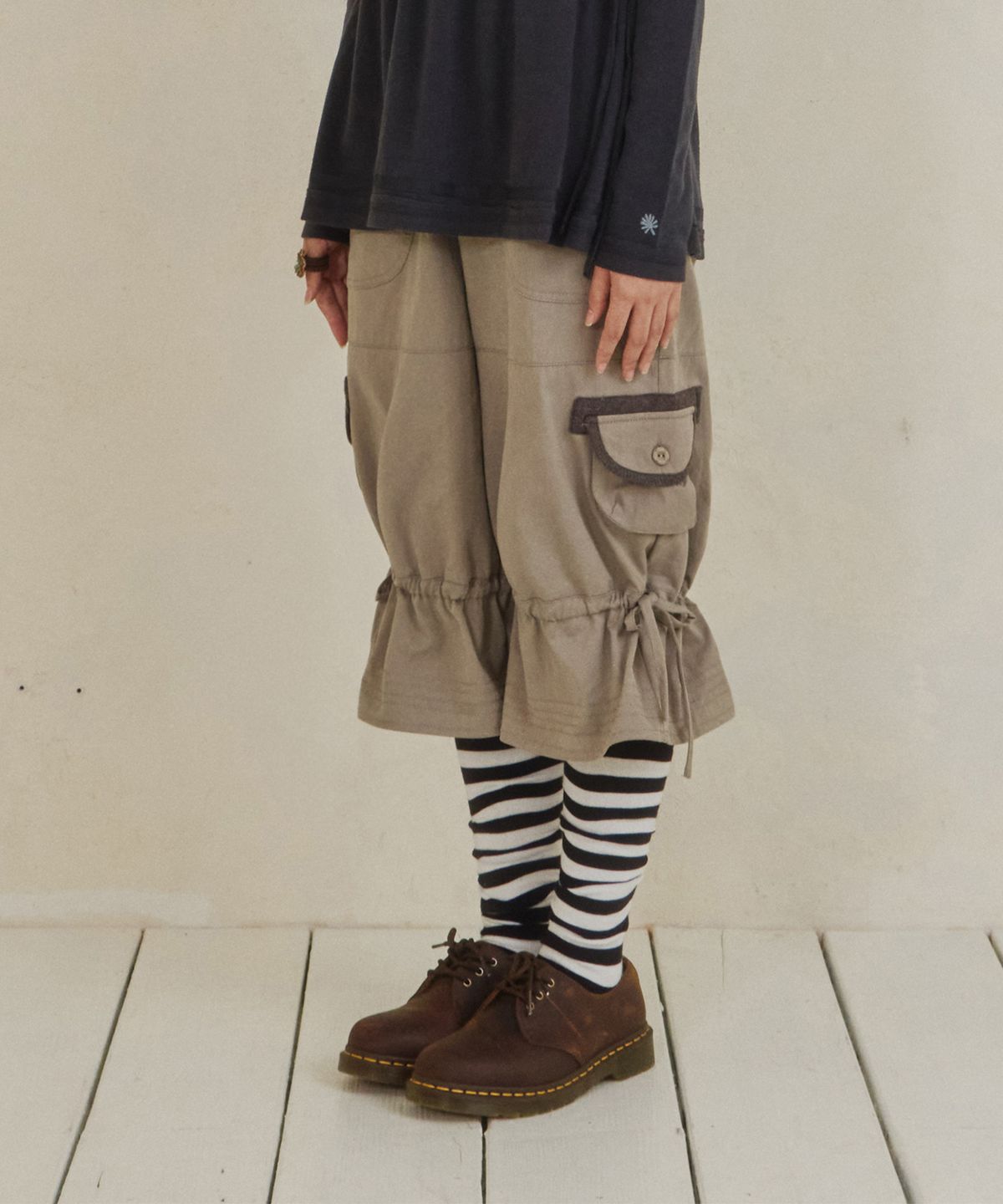 단델(DANDEL) DD shirring fold-over capri pants (GREYISH BEIGE)