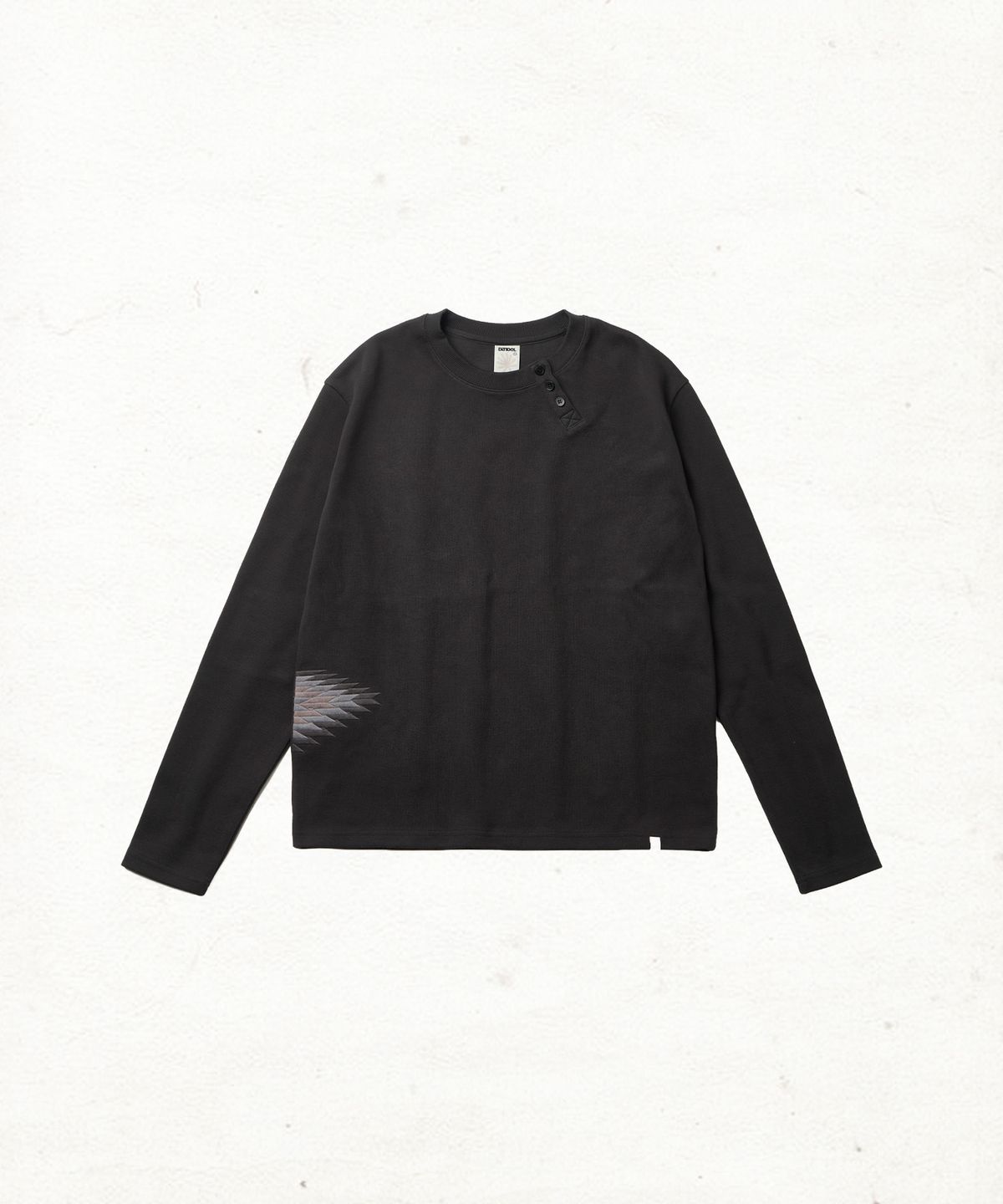 단델(DANDEL) DD aztec waffle henley neck long sleeve (CHARCOAL)