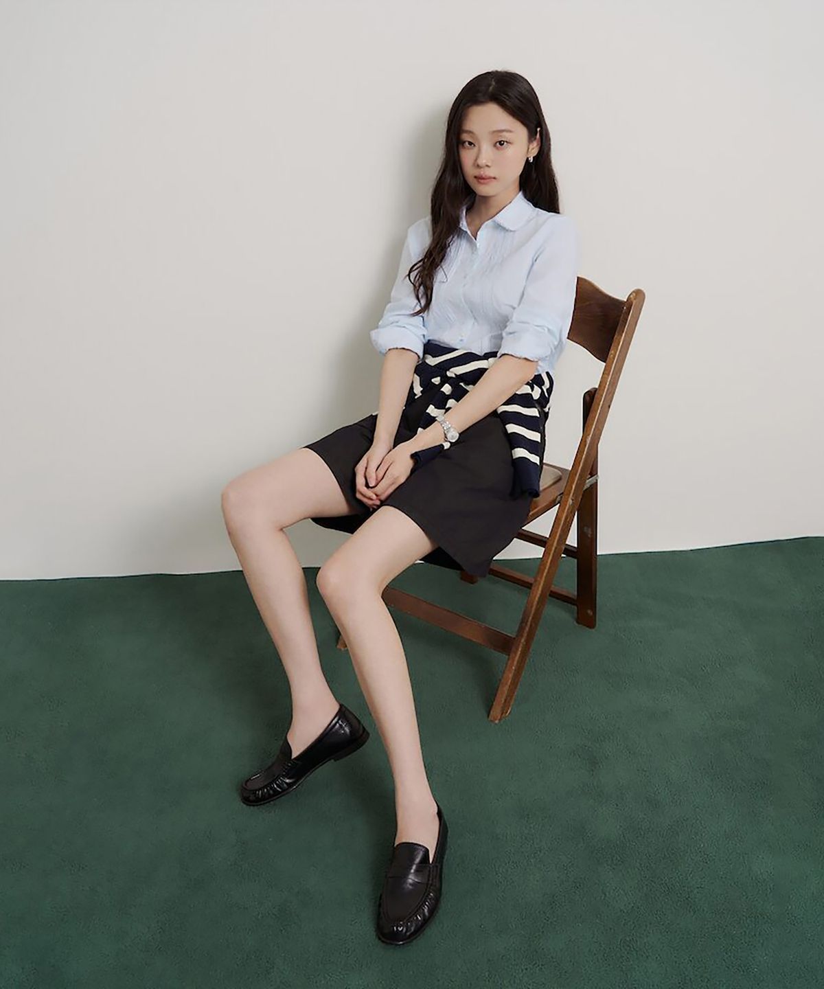 빈폴 레이디스(BEANPOLE LADIES) 레이스카라 핀턱 블라우스  스카이 블루 (BF6864C16Q)