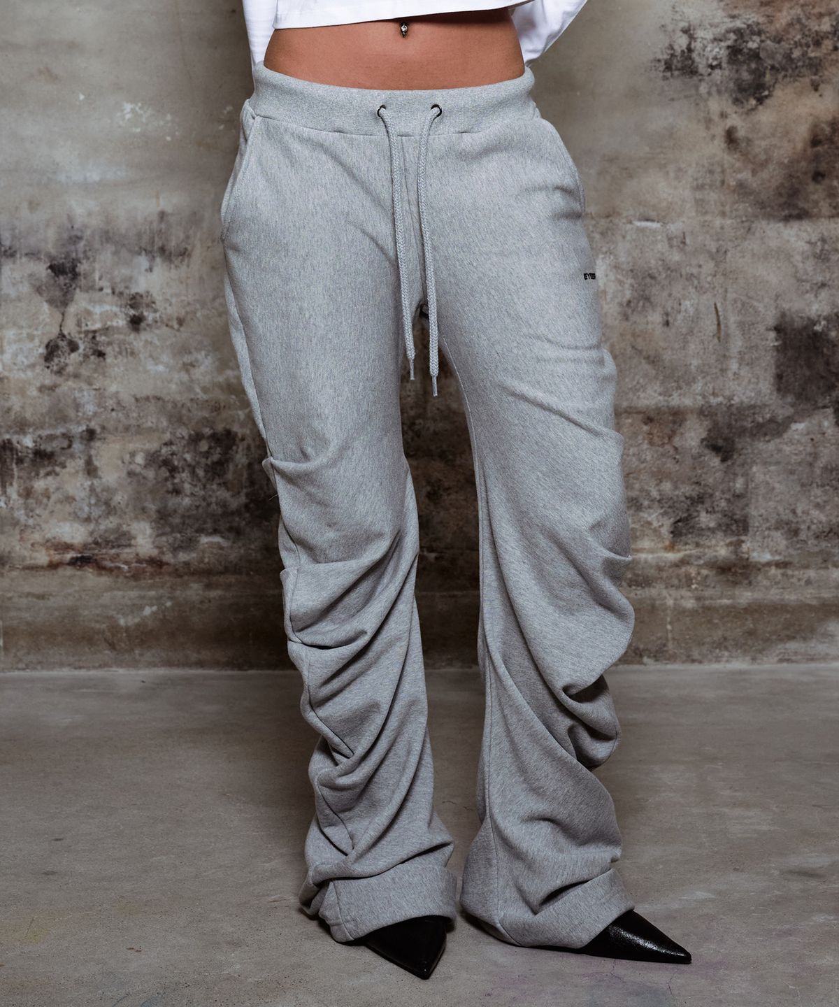 이와이이알(EYEER) Ruched Curved Pants - Gray