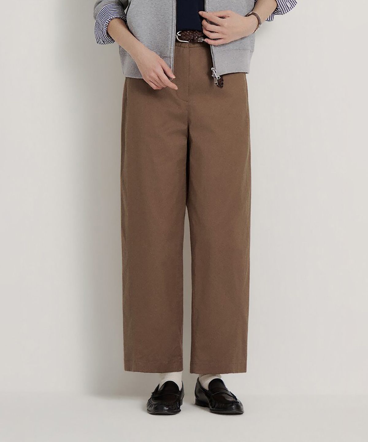 빈폴 레이디스(BEANPOLE LADIES) 커브드 치노 팬츠  옐로이시 브라운 (BF6821C13B)