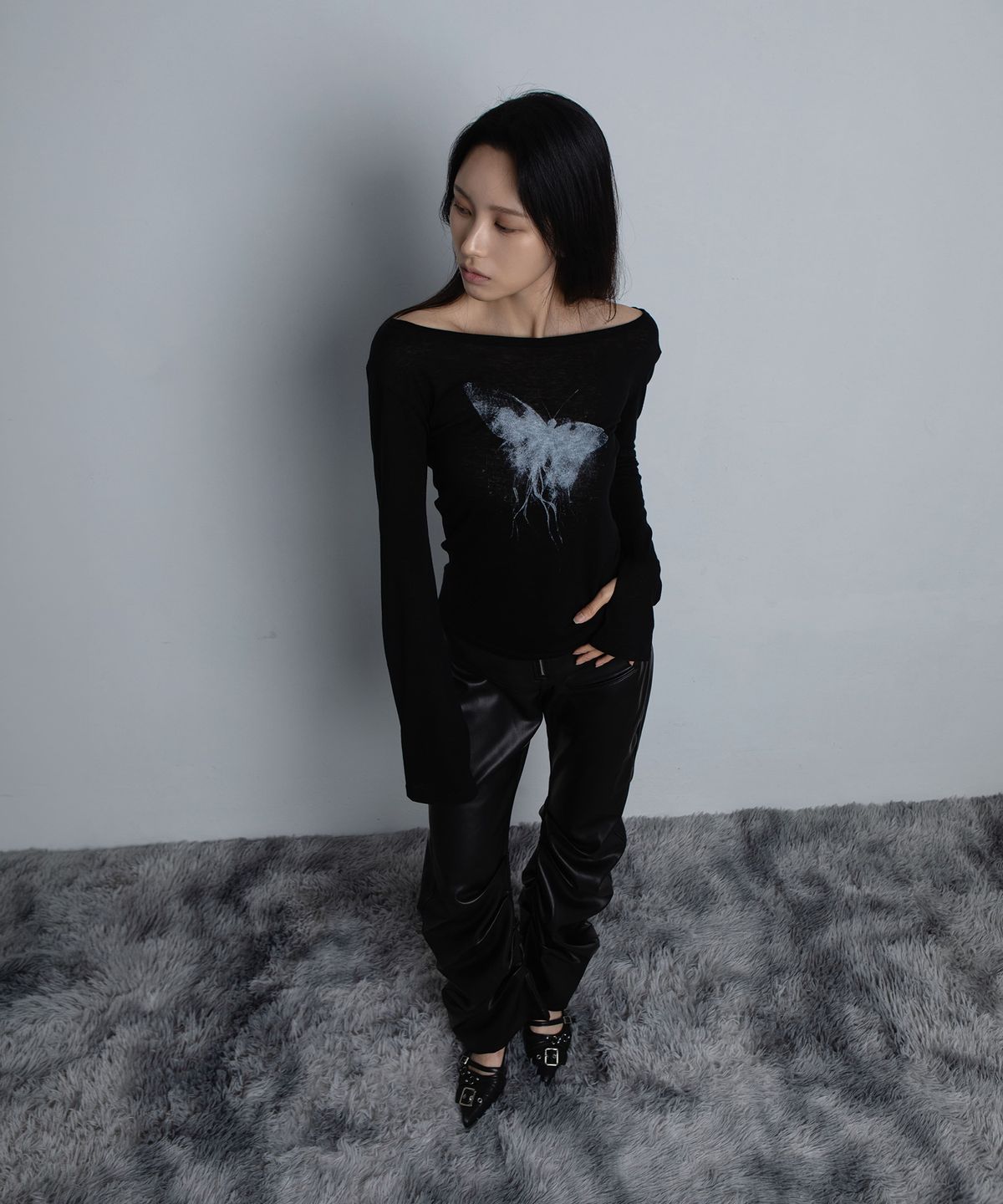 요키토키(YOKI TOKI) BUTTERFLY FINGER HOLE T-SHIRTS [Black]