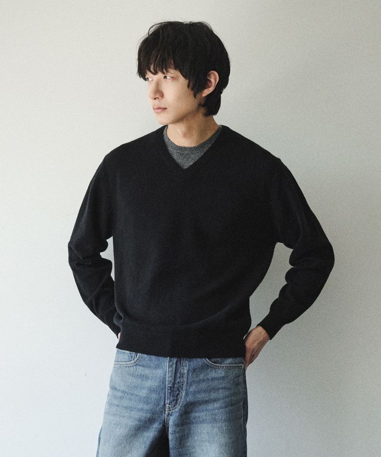 LAYERED V-NECK KNIT [BLACK]