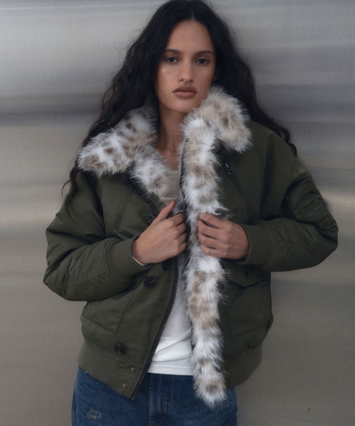 긴스키(GINSUKI) [긴스키 X 물바다]REVERSIBLE FUR MA-1 JUMPER (KHAKI)