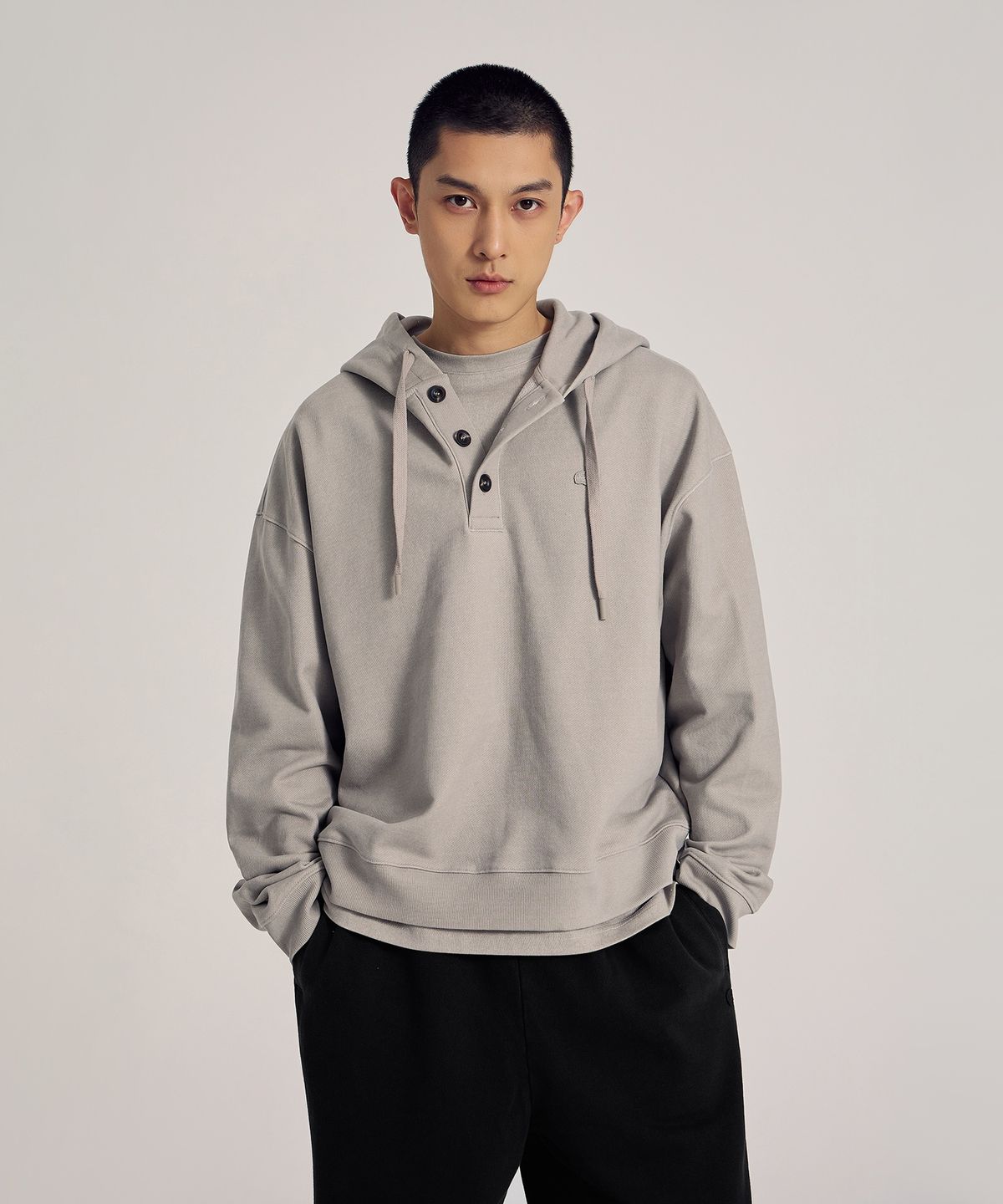라코스테(LACOSTE) 남성 워싱 버튼 후드 풀오버 SH297E-56N I18