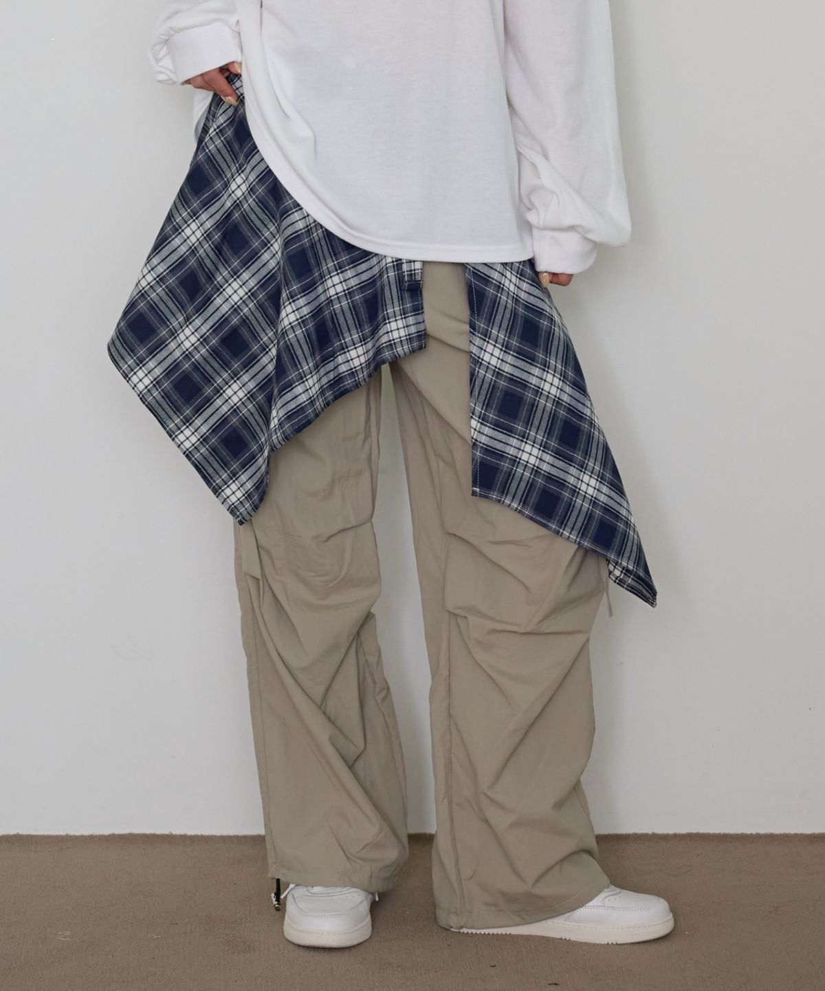 핑크파인애플(PINKPINEAPPLE) WANDER FLOW SHIRRING PANTS_BEIGE