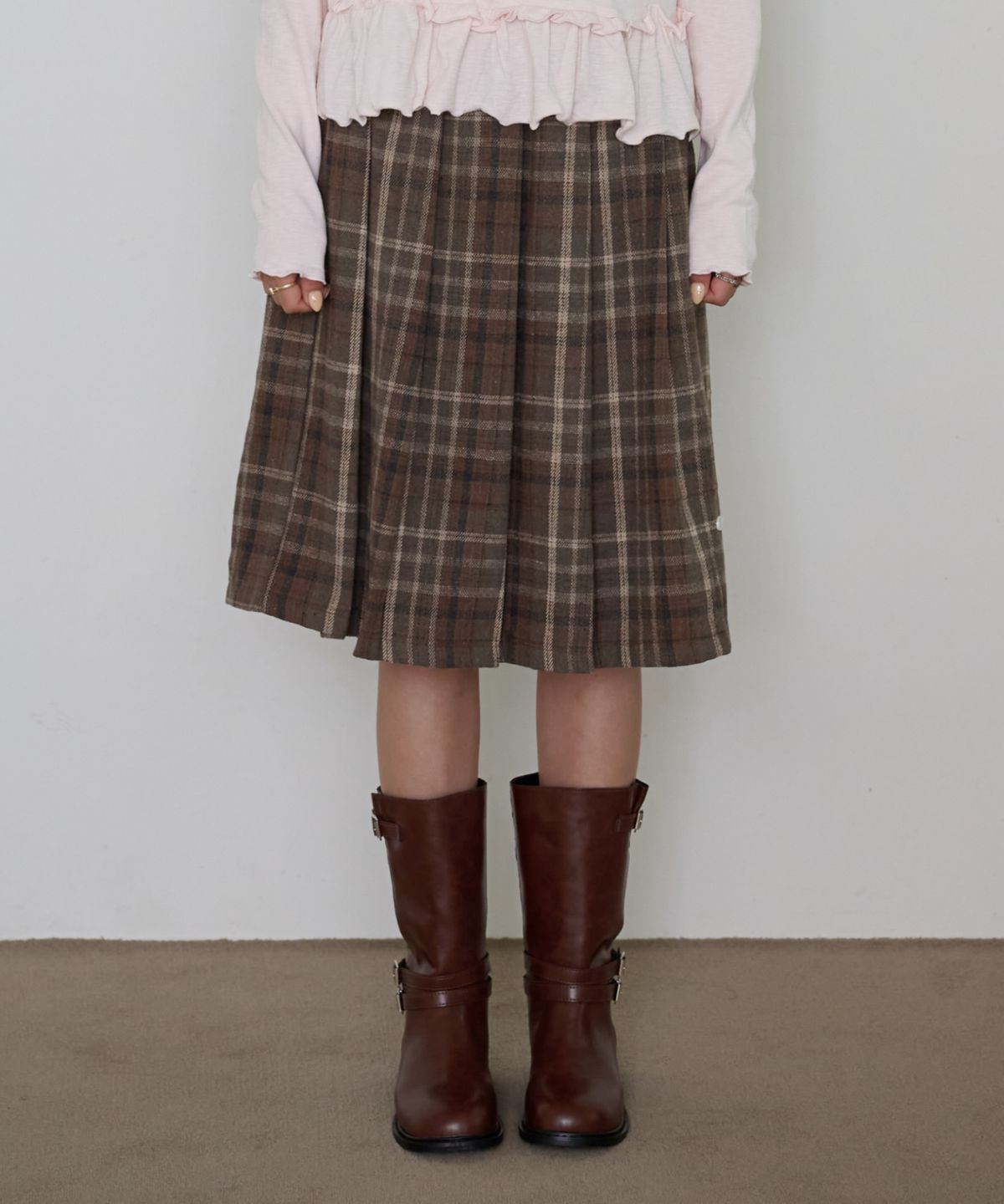 핑크파인애플(PINKPINEAPPLE) POETIC CHECK PLEATED MIDI SKIRT_BROWN