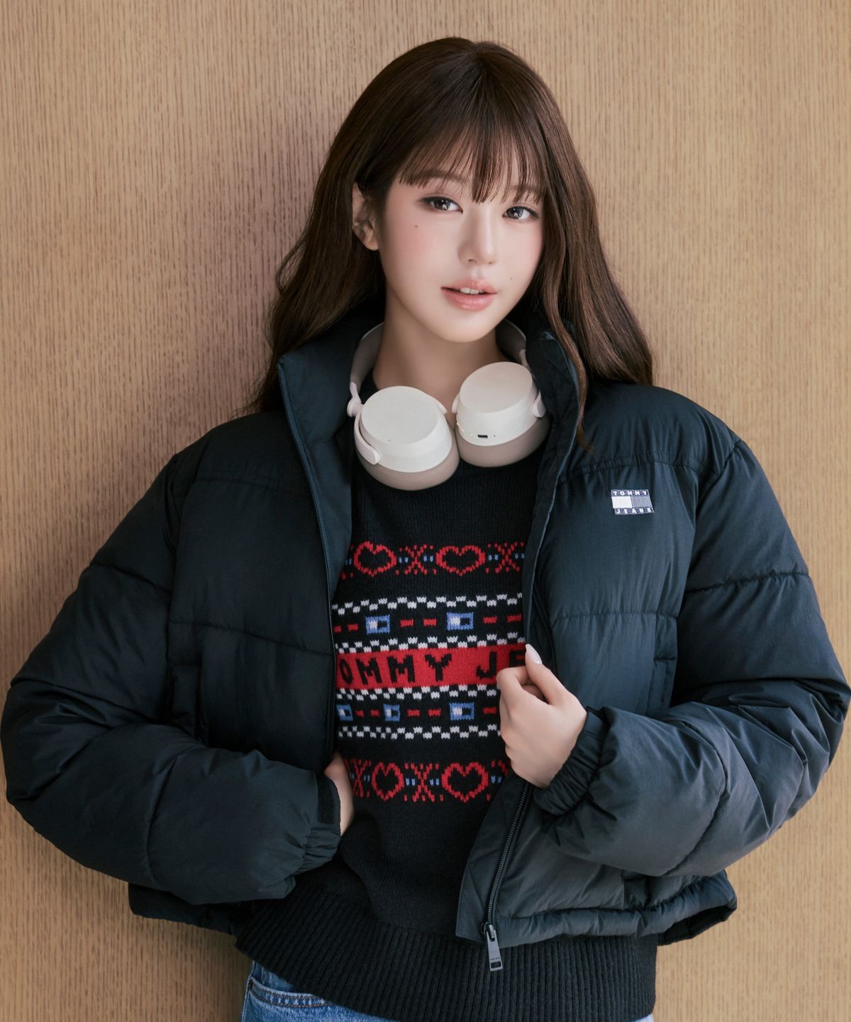 타미진스(TOMMY JEANS) 백 플래그 크롭 에센셜 푸퍼 재킷 (T32G7WJC43TWT1BDS)