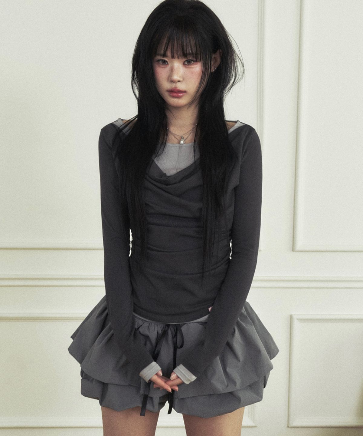 뉴얼린(NEWALRIN) Tori Winter Draping Layered Top Charocal