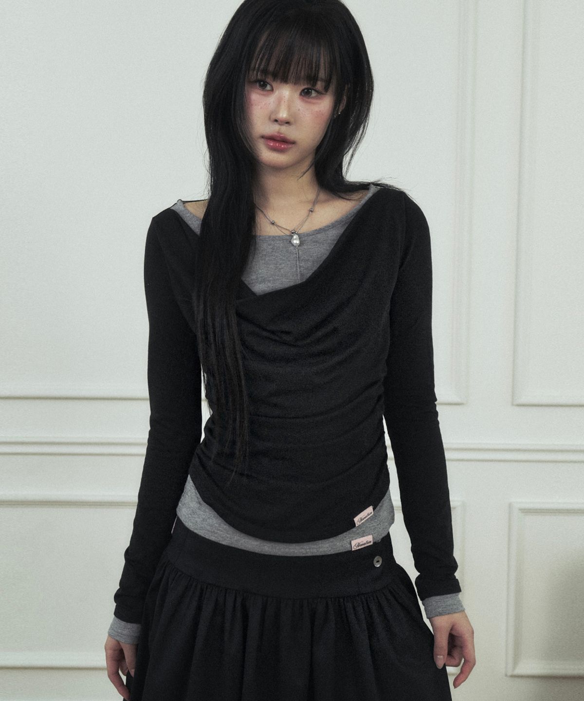 뉴얼린(NEWALRIN) Tori Winter Draping Layered Top Black