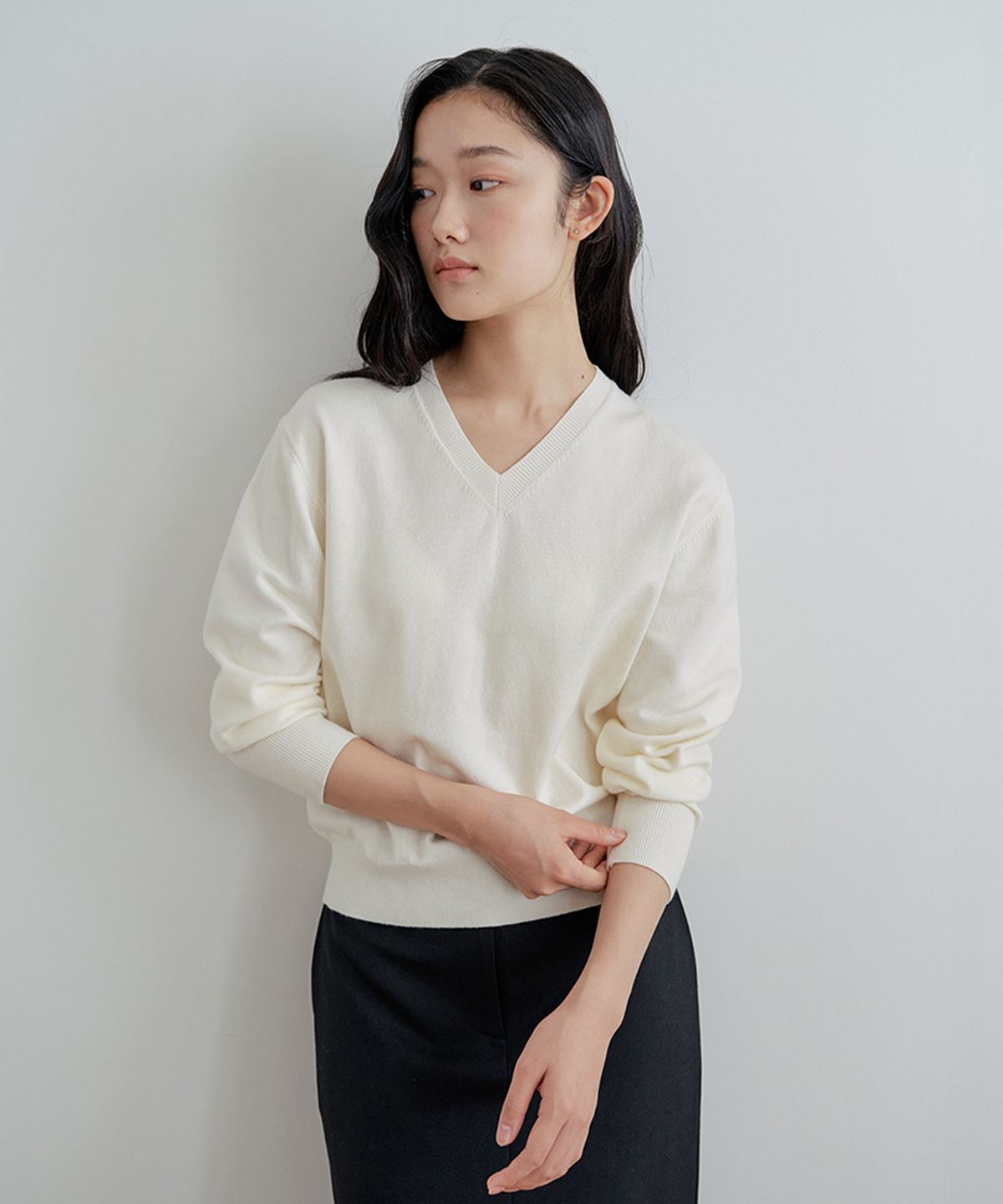 비올셋(BE ALL SET) Essentials V-neck Knit_Ivory