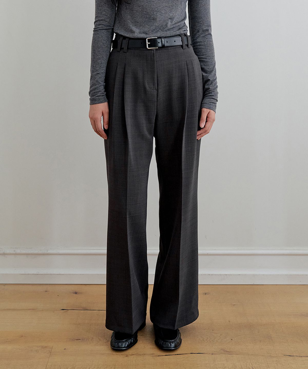 비올셋(BE ALL SET) Essential Two-Tuck Slacks_Dark Grey