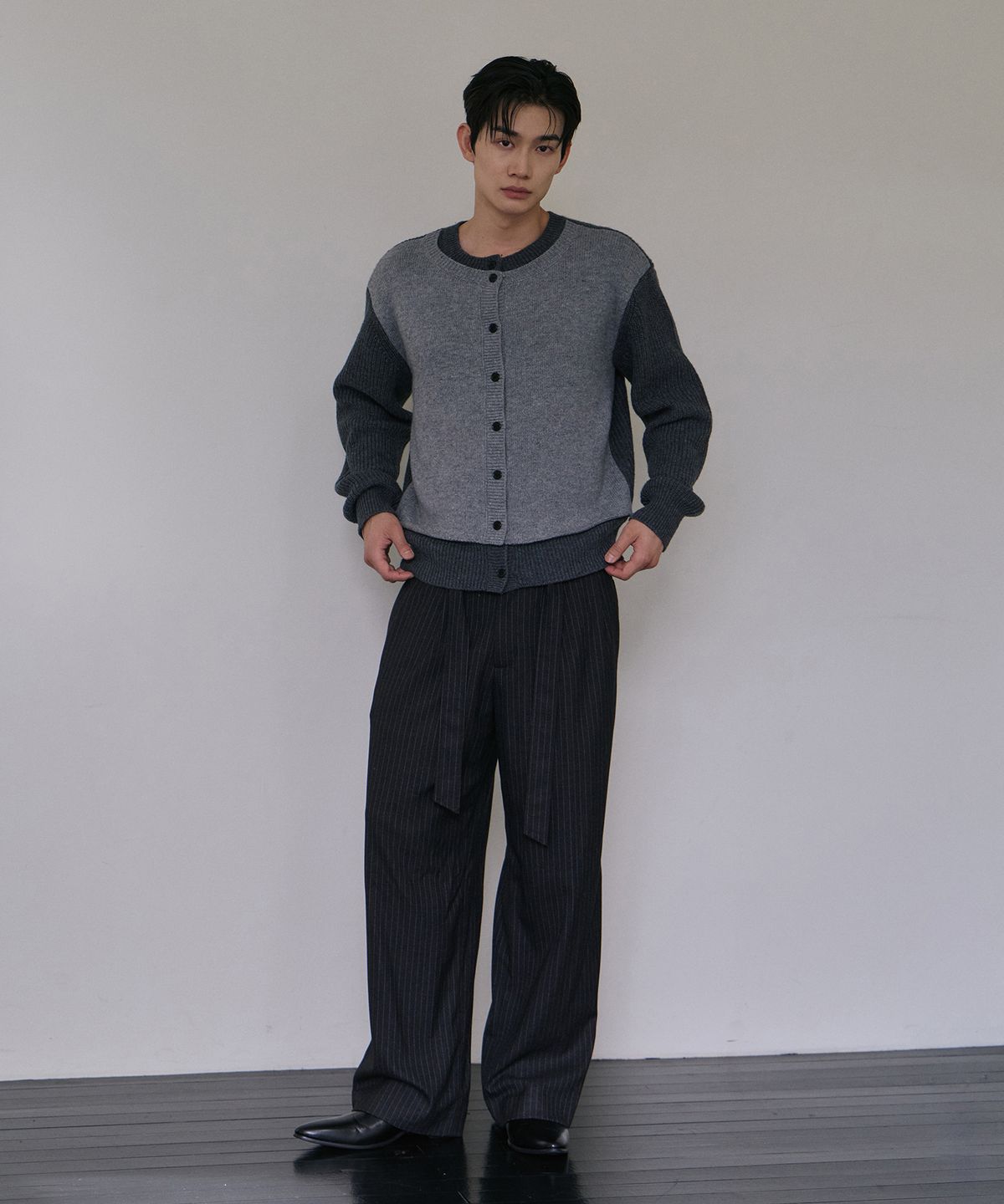 로랑서울(LAURANTSEOUL) Belted two tuck stripe wide slacks(Charcoalstripe)