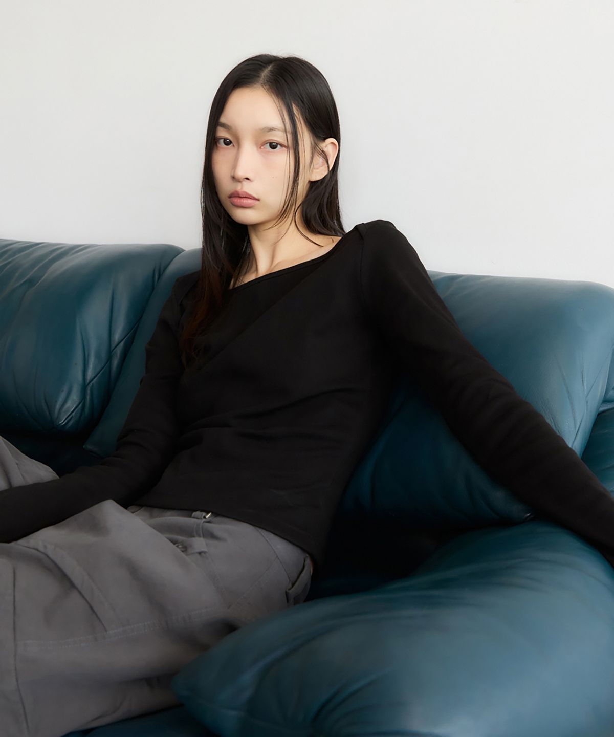 렌세(RENSE) Boat Neck Slit Tee Black