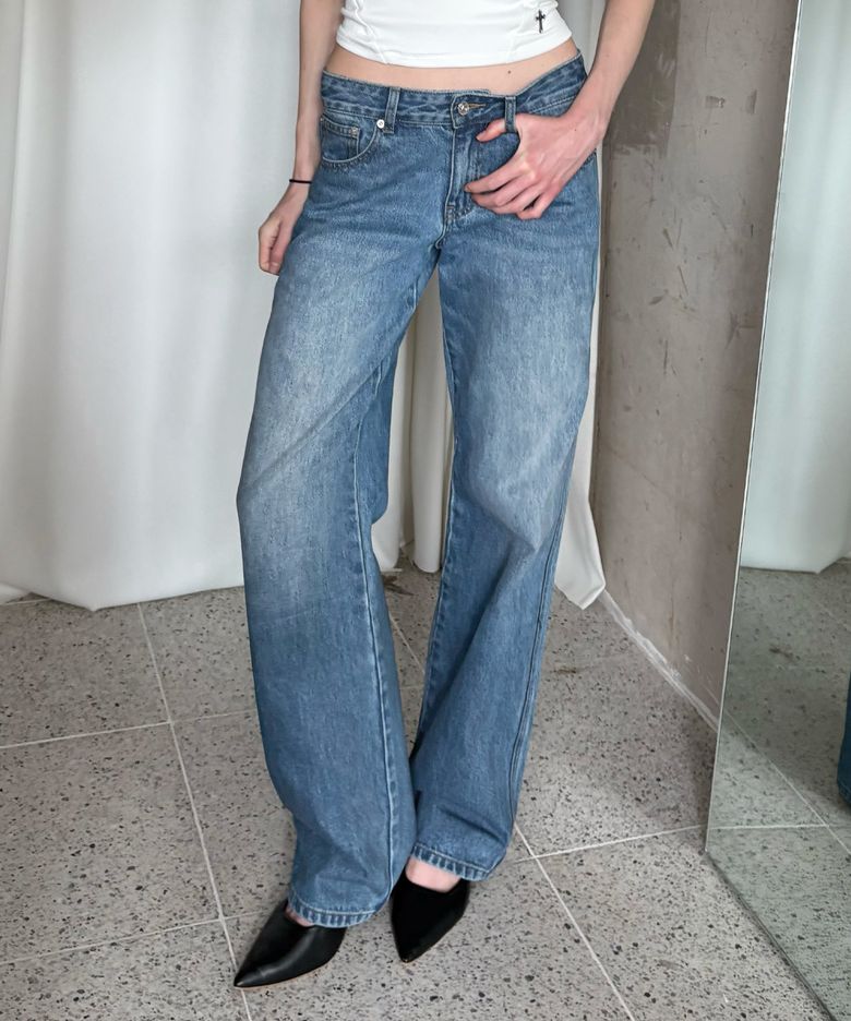 SLEEK STRAIGHT JEAN (BLUE)