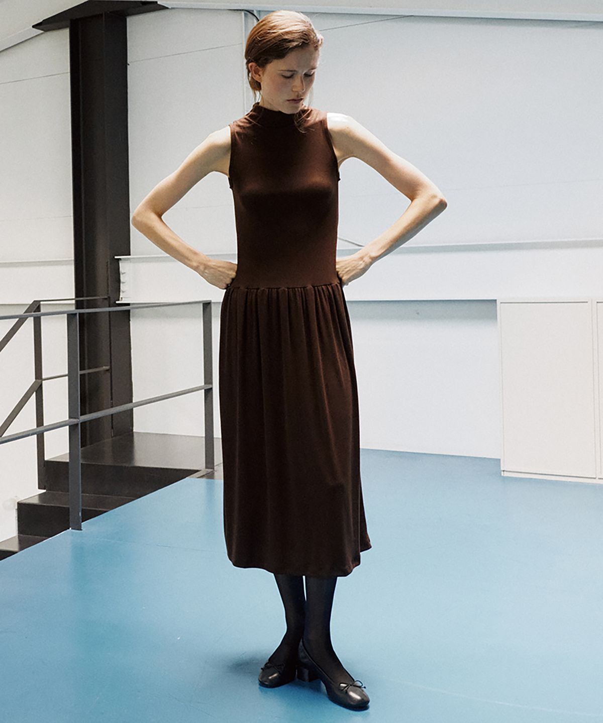 노우드(NOEUD) DR011 Drop-Waist Shirring Dress (Brown)