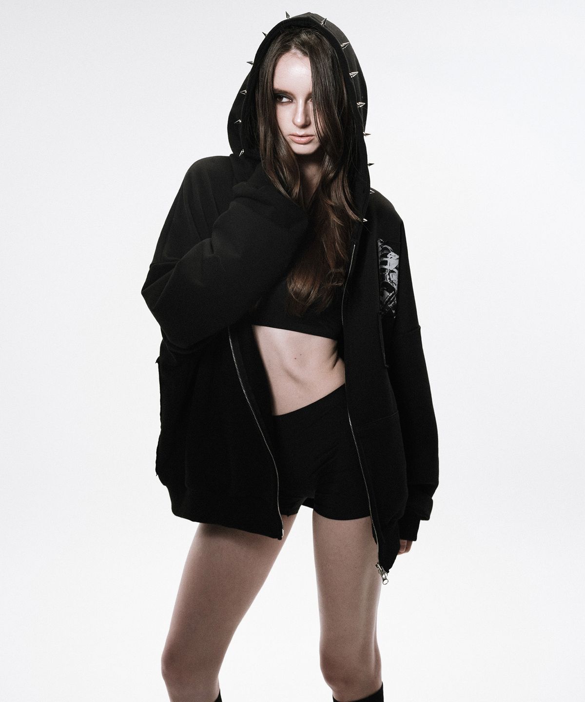 쿄이(KYOIII) PATCH STUDDED HOOD ZIP-UP (BLACK)